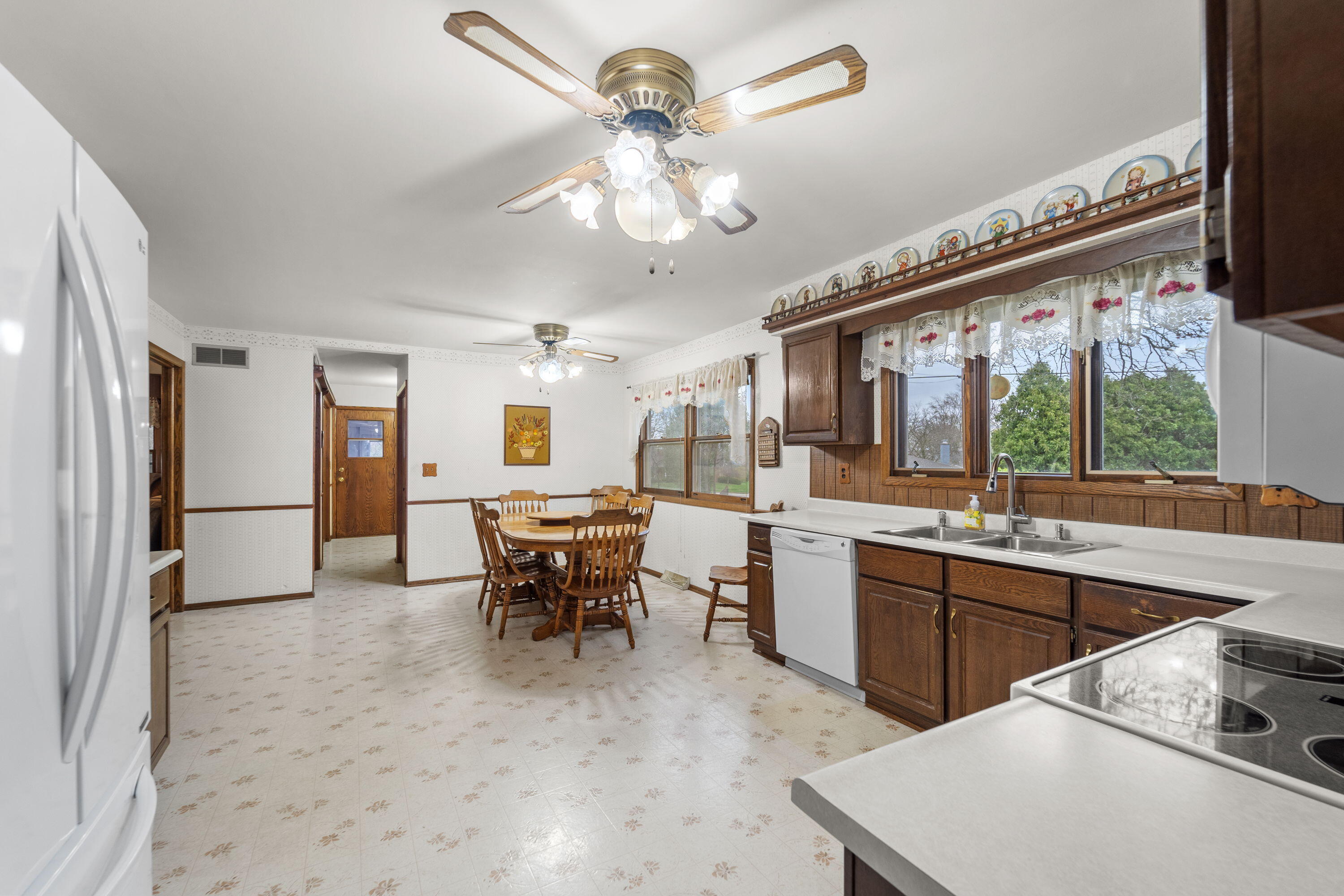 356 Robins Run, Burlington