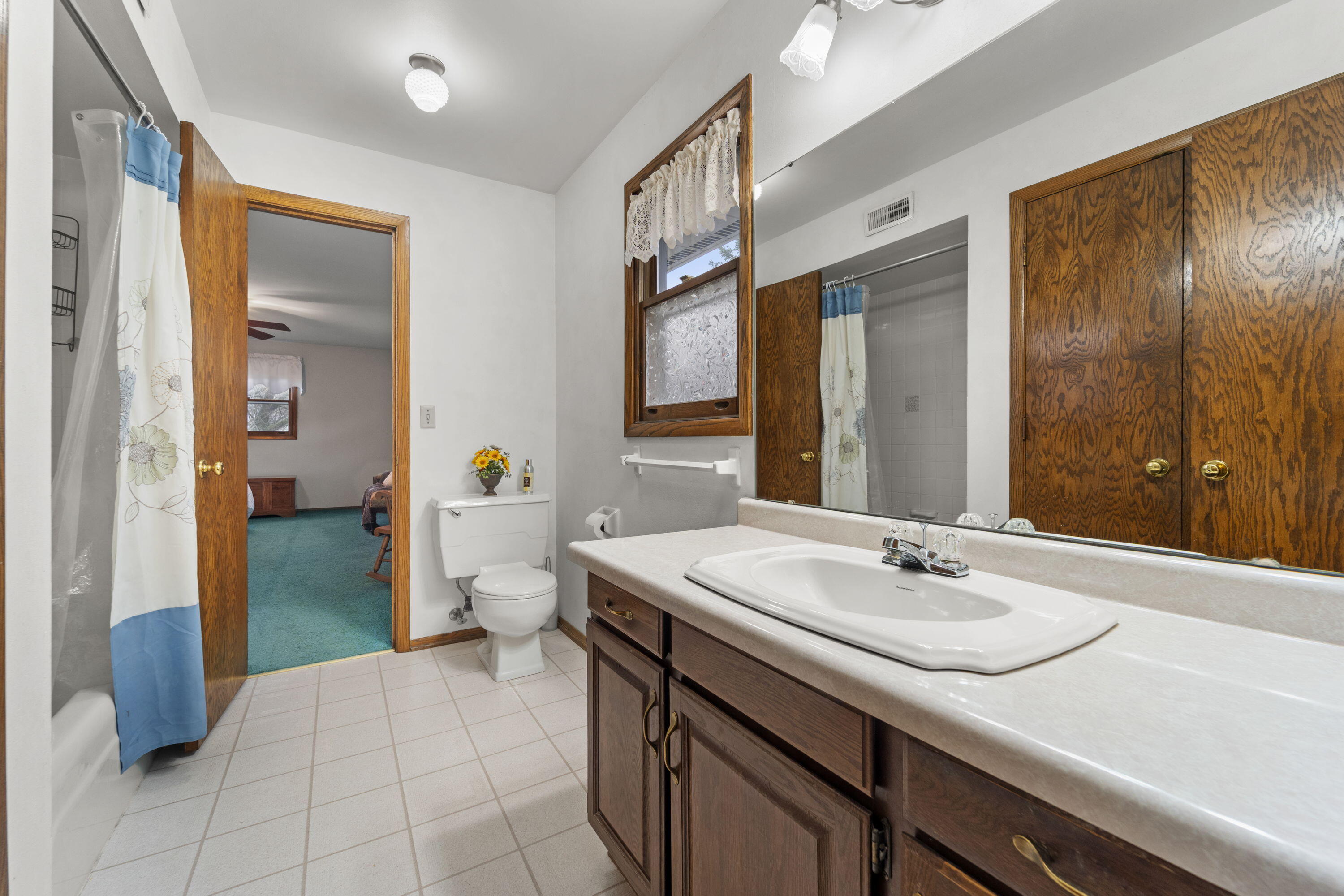 356 Robins Run, Burlington