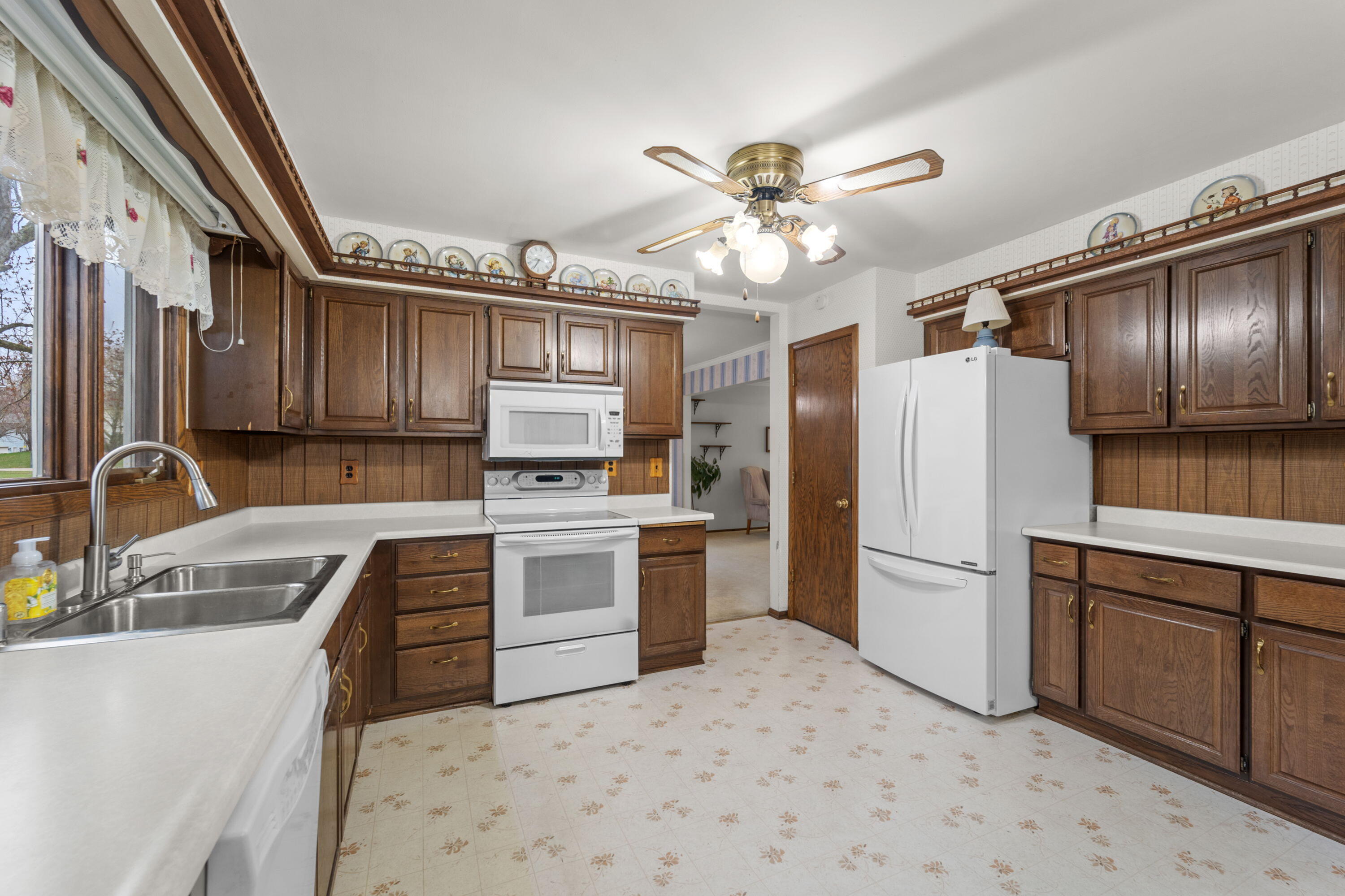 356 Robins Run, Burlington