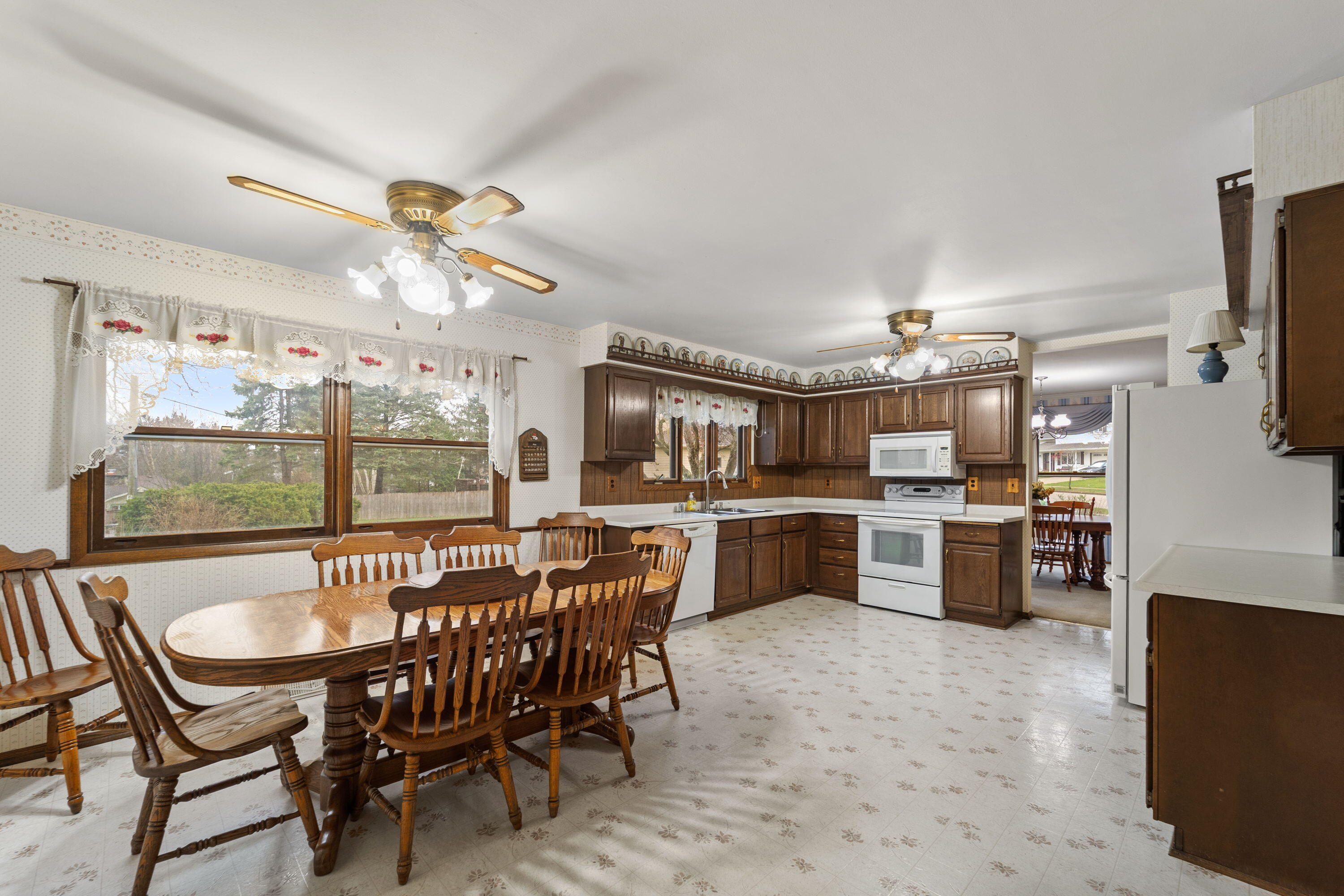 356 Robins Run, Burlington
