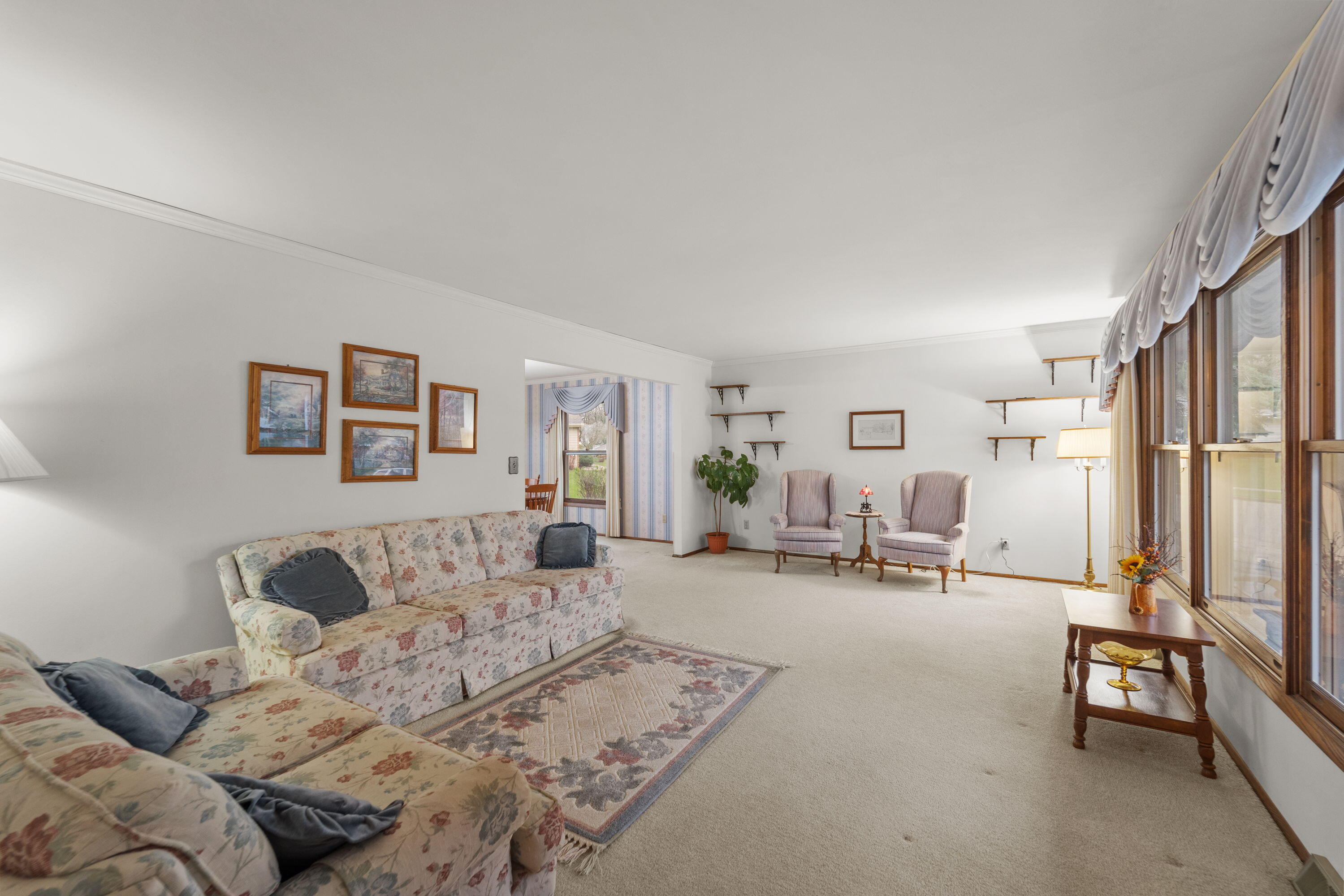 356 Robins Run, Burlington