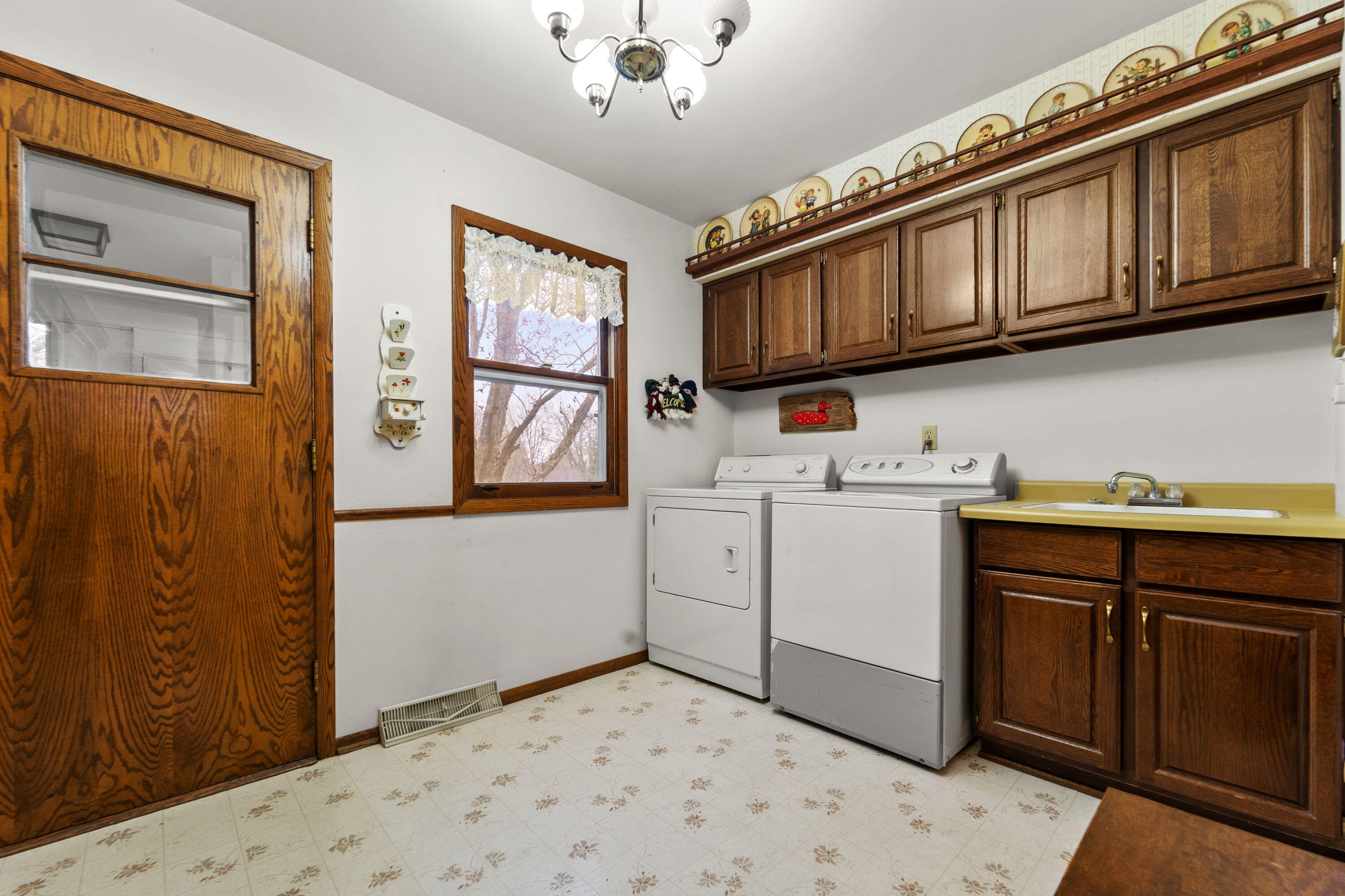 356 Robins Run, Burlington