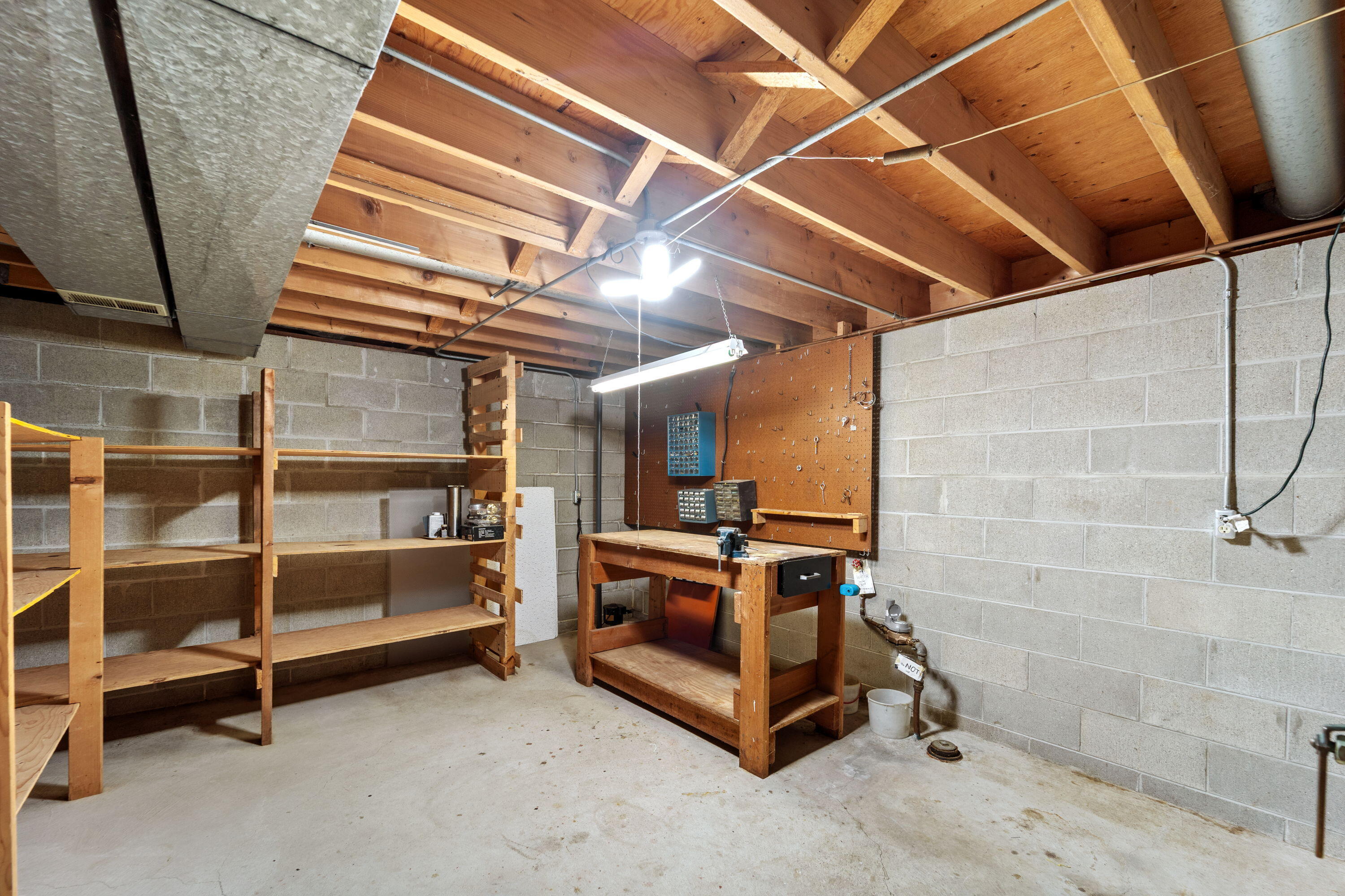 356 Robins Run, Burlington