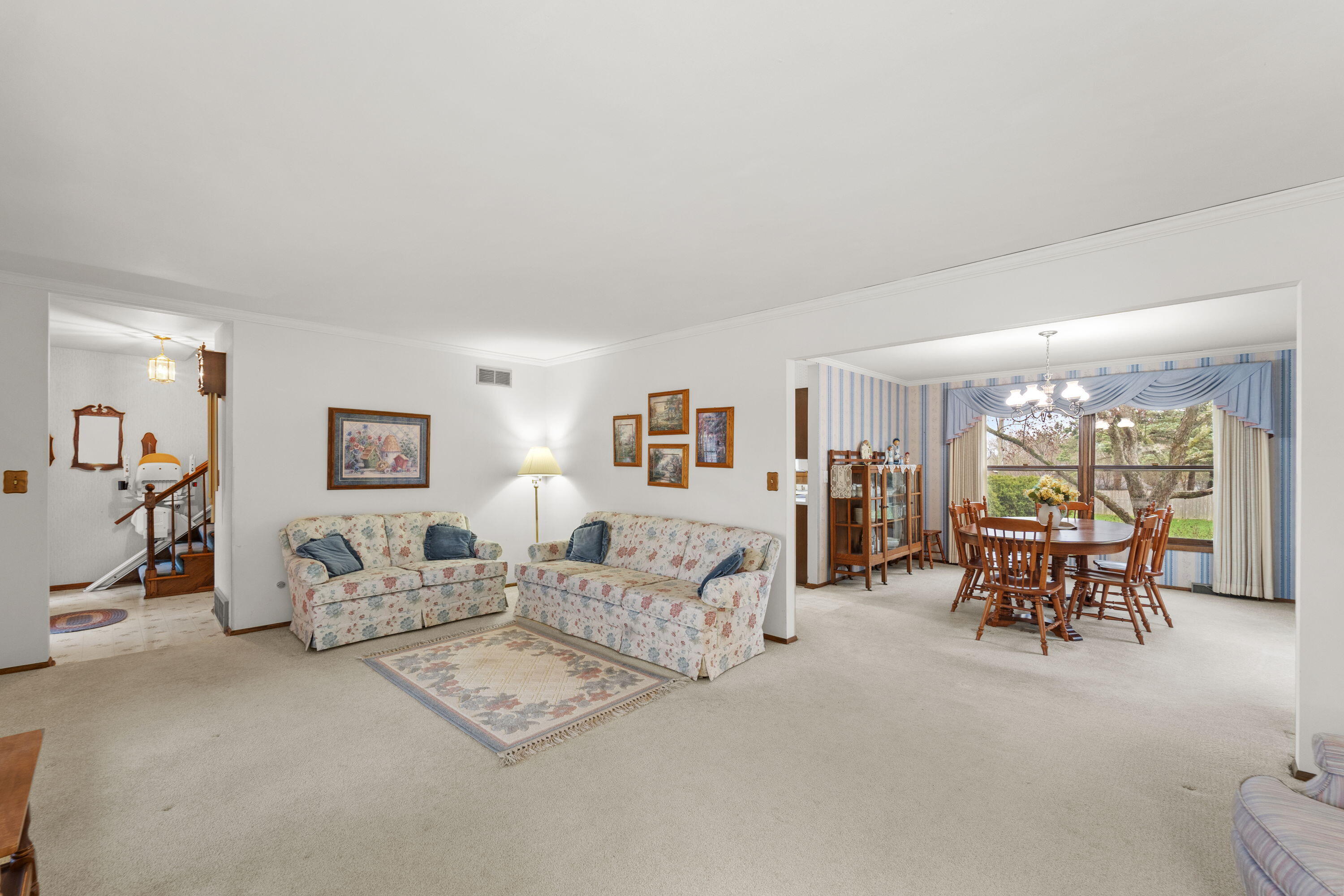 356 Robins Run, Burlington