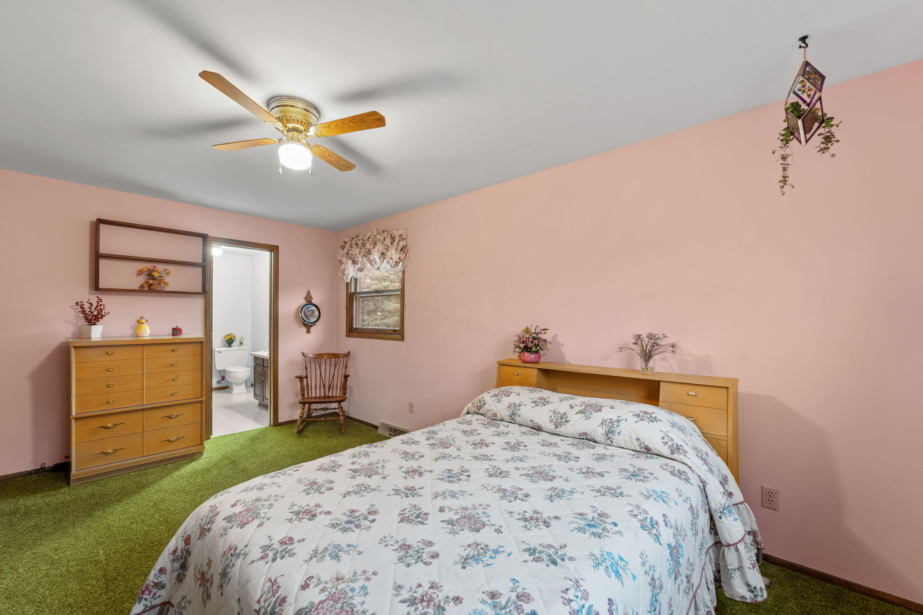 356 Robins Run, Burlington