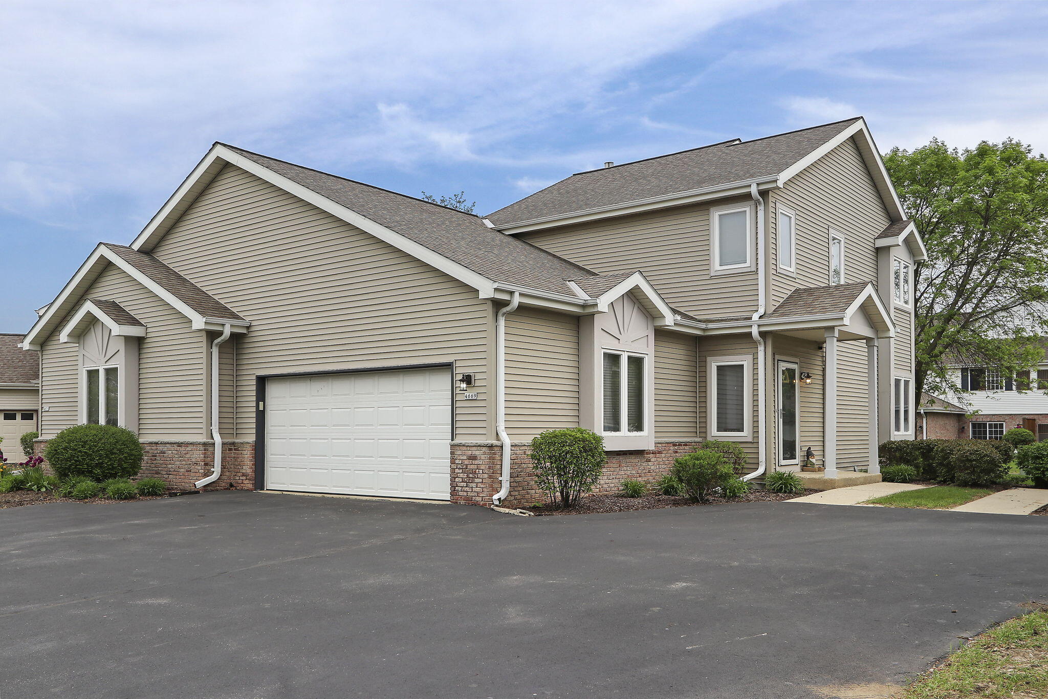 4669 S Forest Point Blvd, New Berlin
