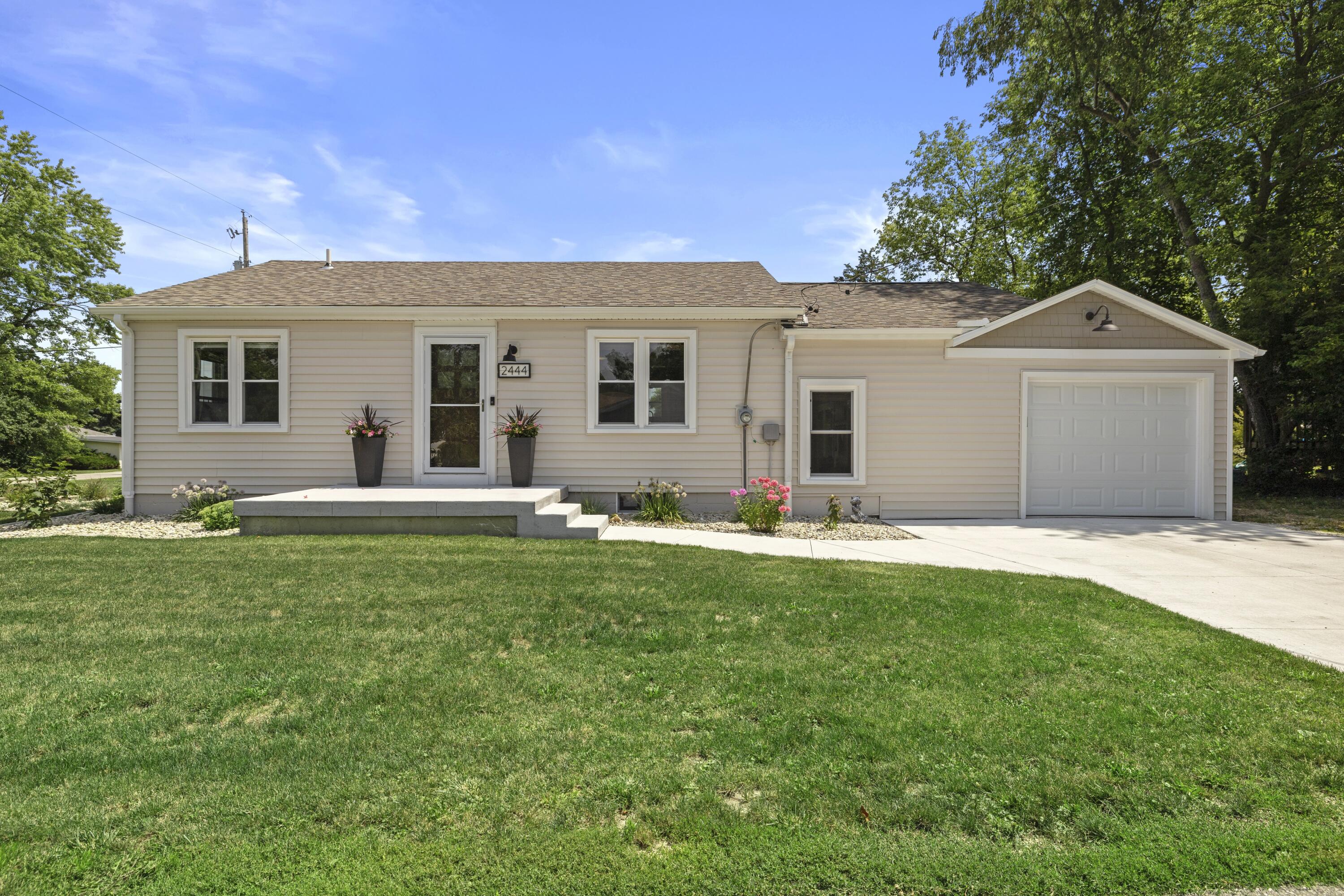 N2444 Howard Dr, Bloomfield