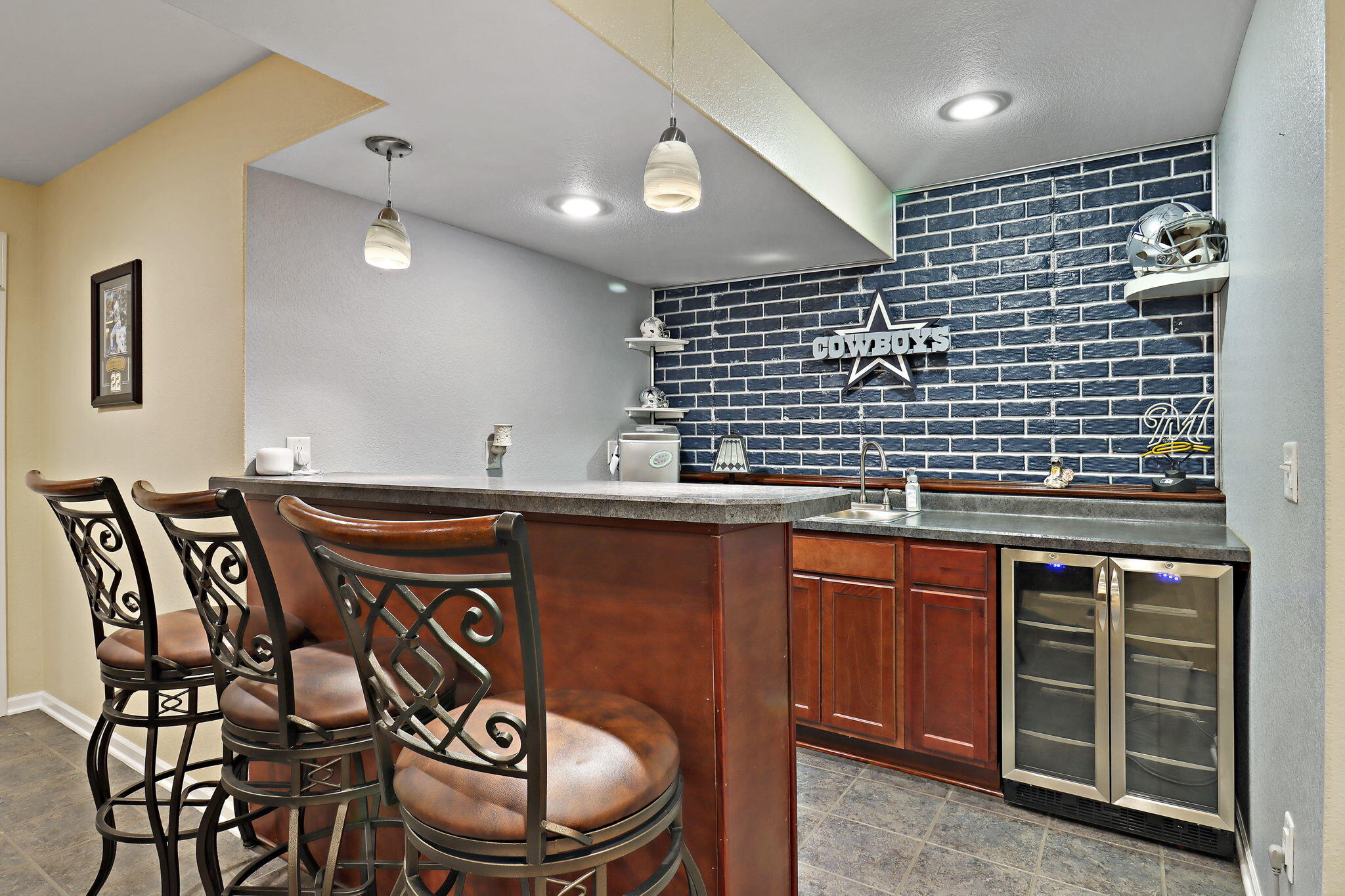2108 Ravenswood Rd