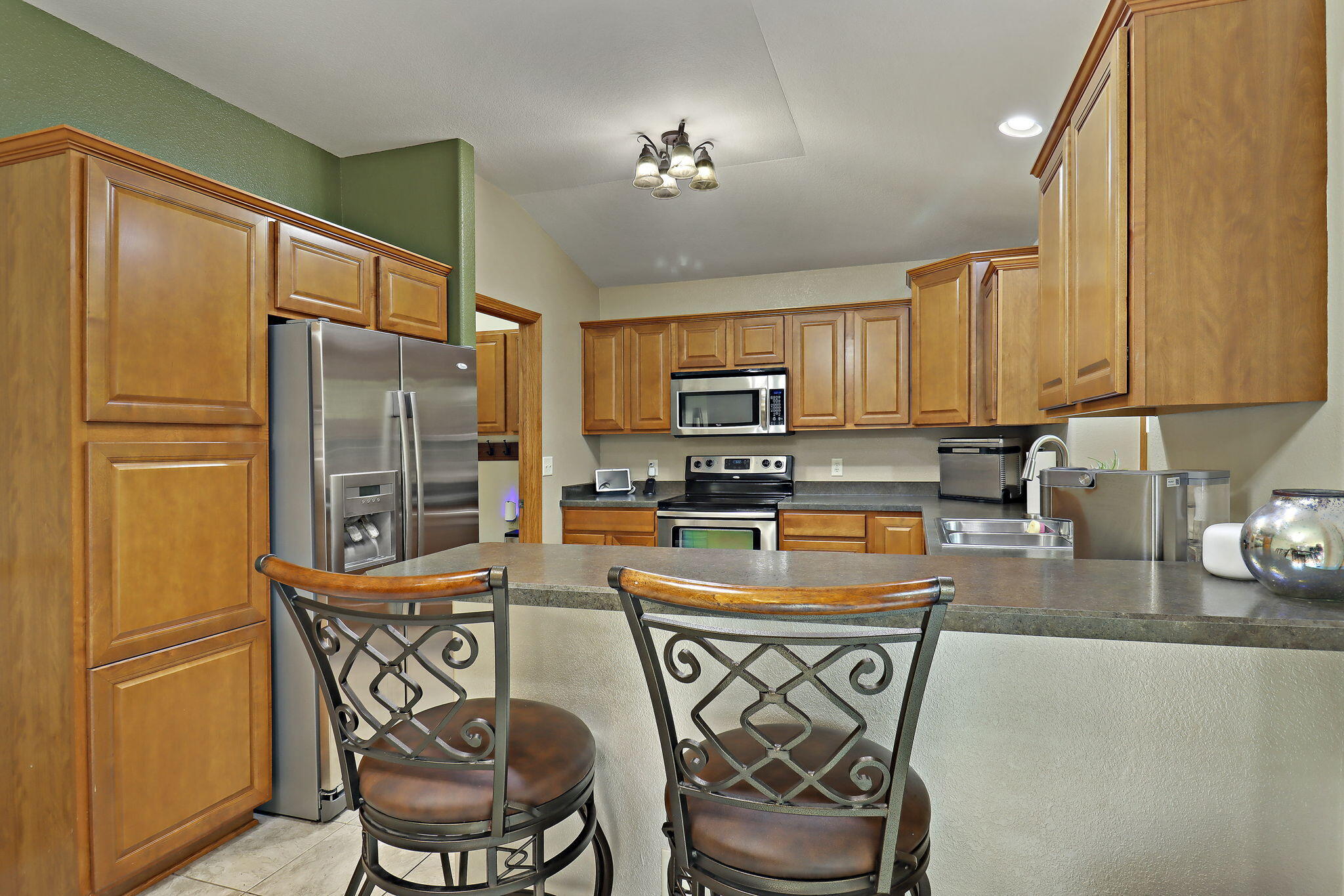 2108 Ravenswood Rd