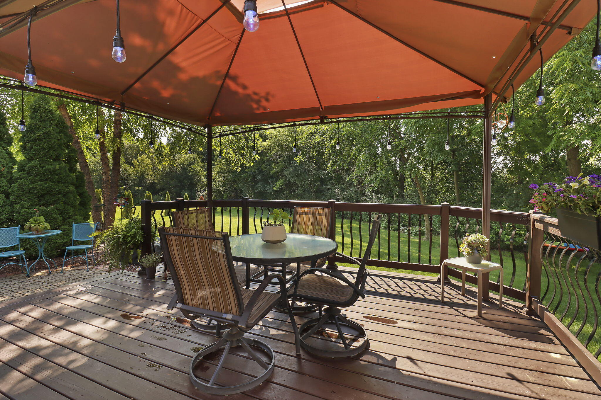 2108 Ravenswood Rd