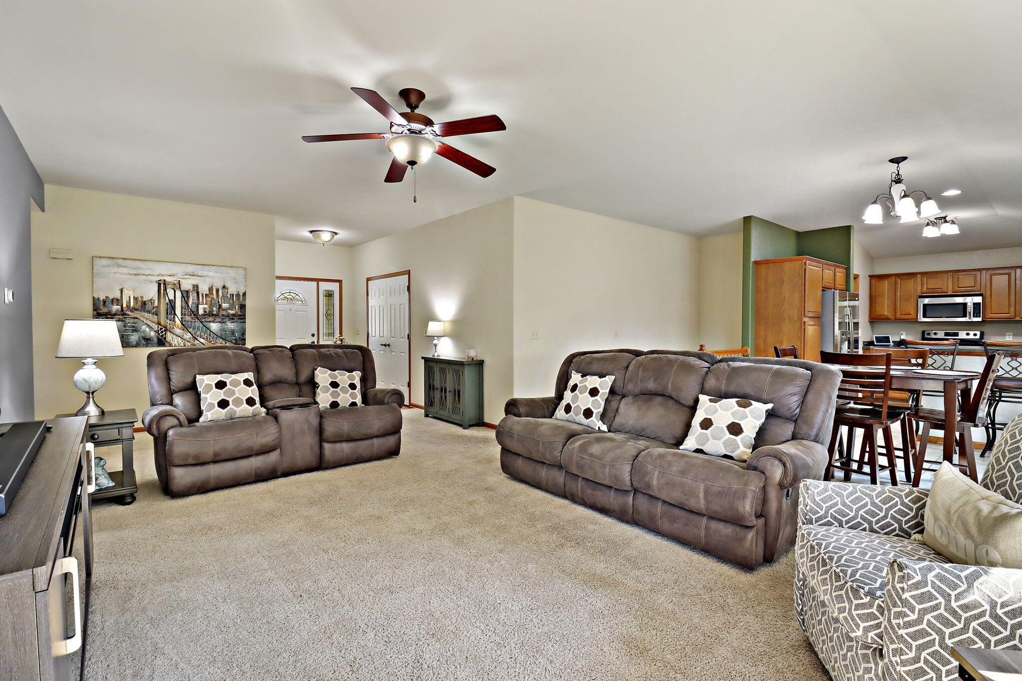 2108 Ravenswood Rd