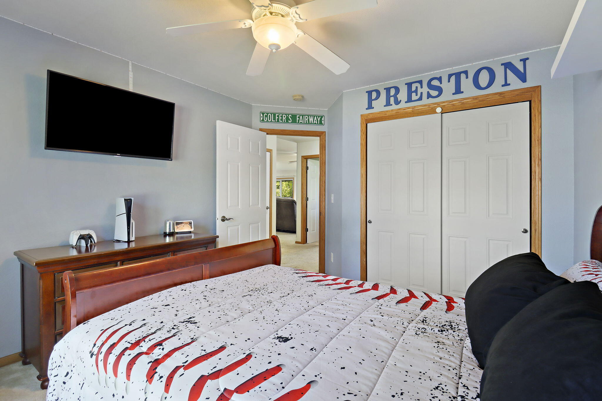 2108 Ravenswood Rd