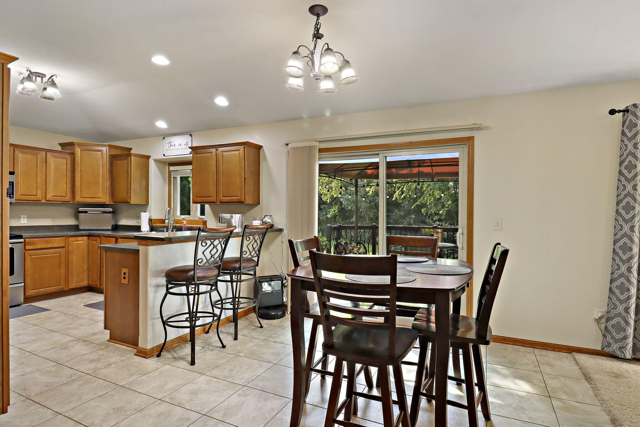 2108 Ravenswood Rd