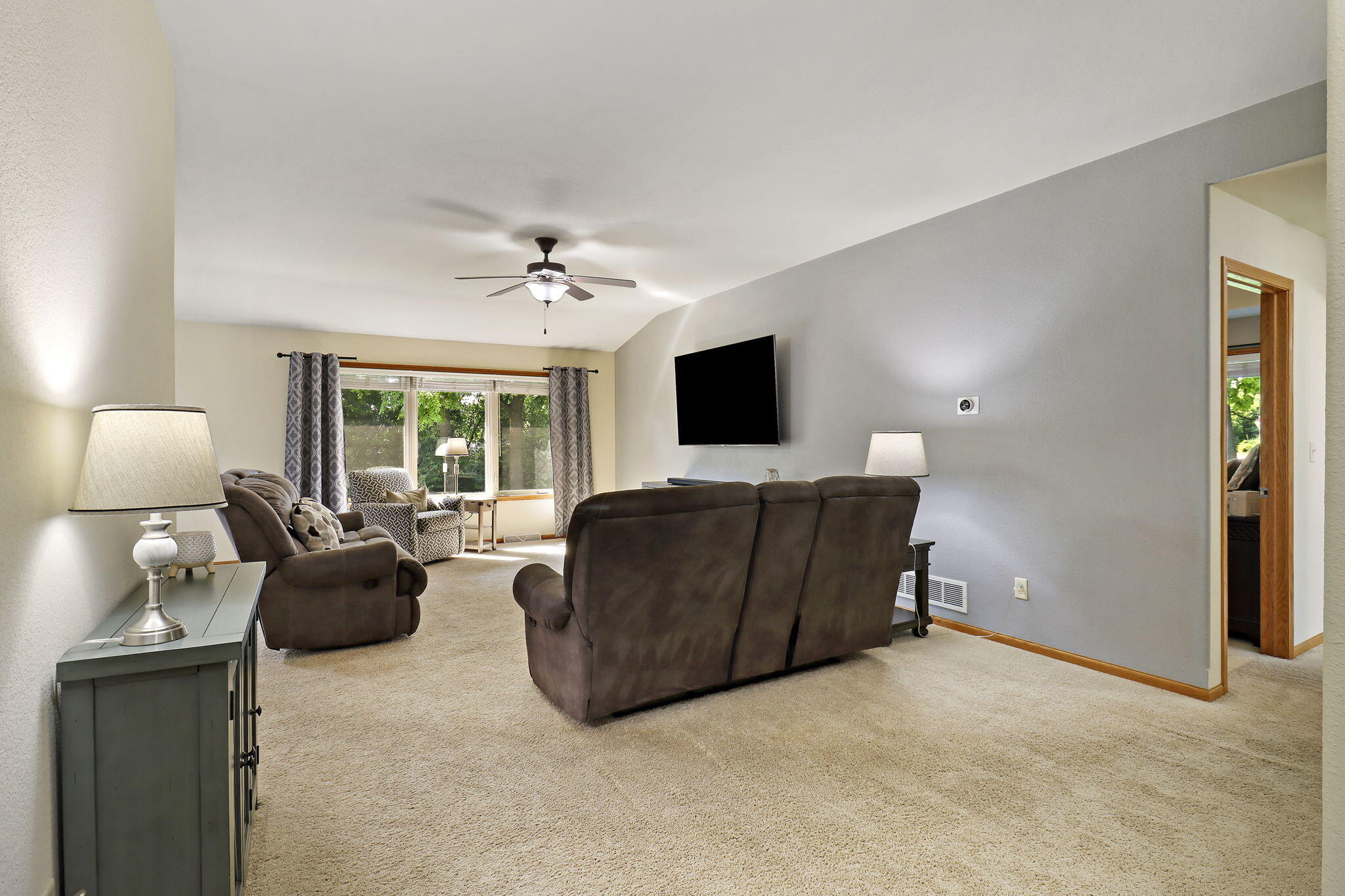 2108 Ravenswood Rd