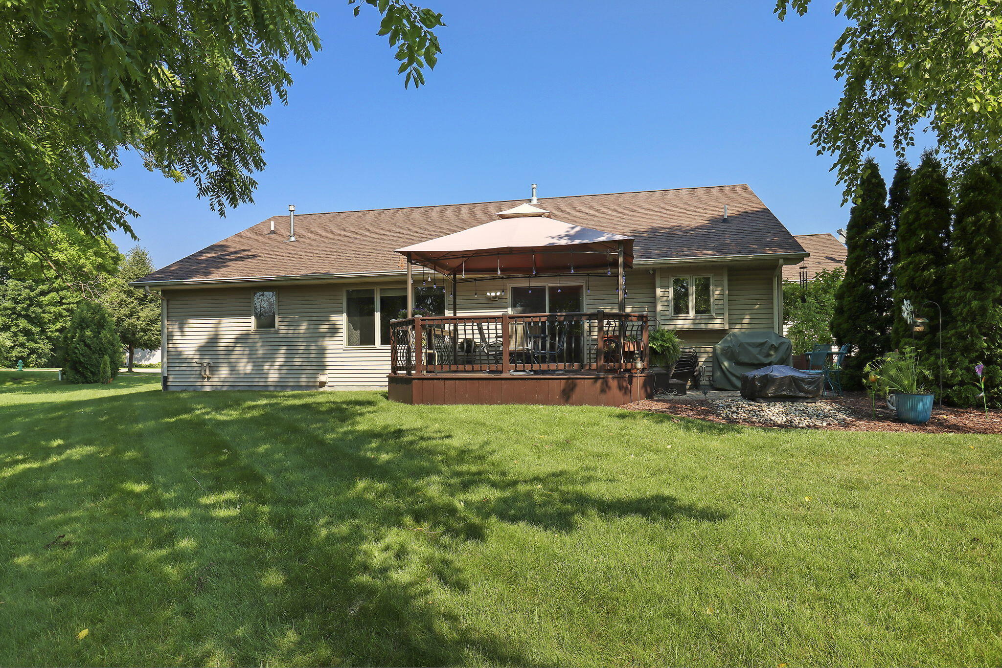 2108 Ravenswood Rd