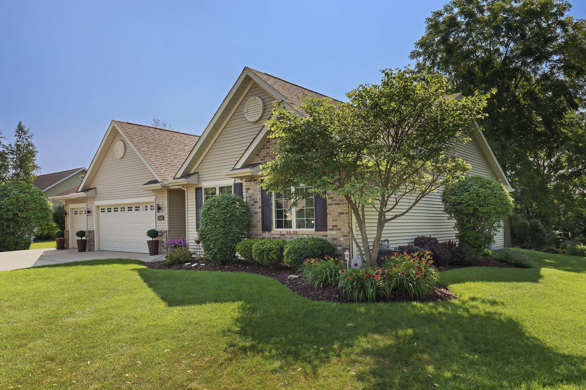 2108 Ravenswood Rd