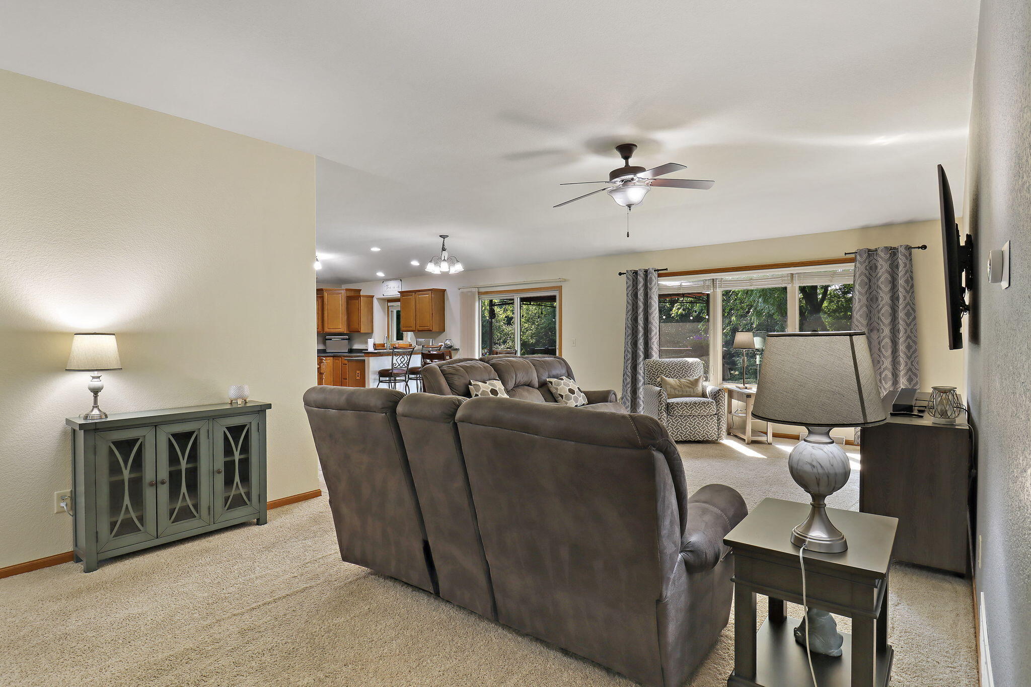 2108 Ravenswood Rd