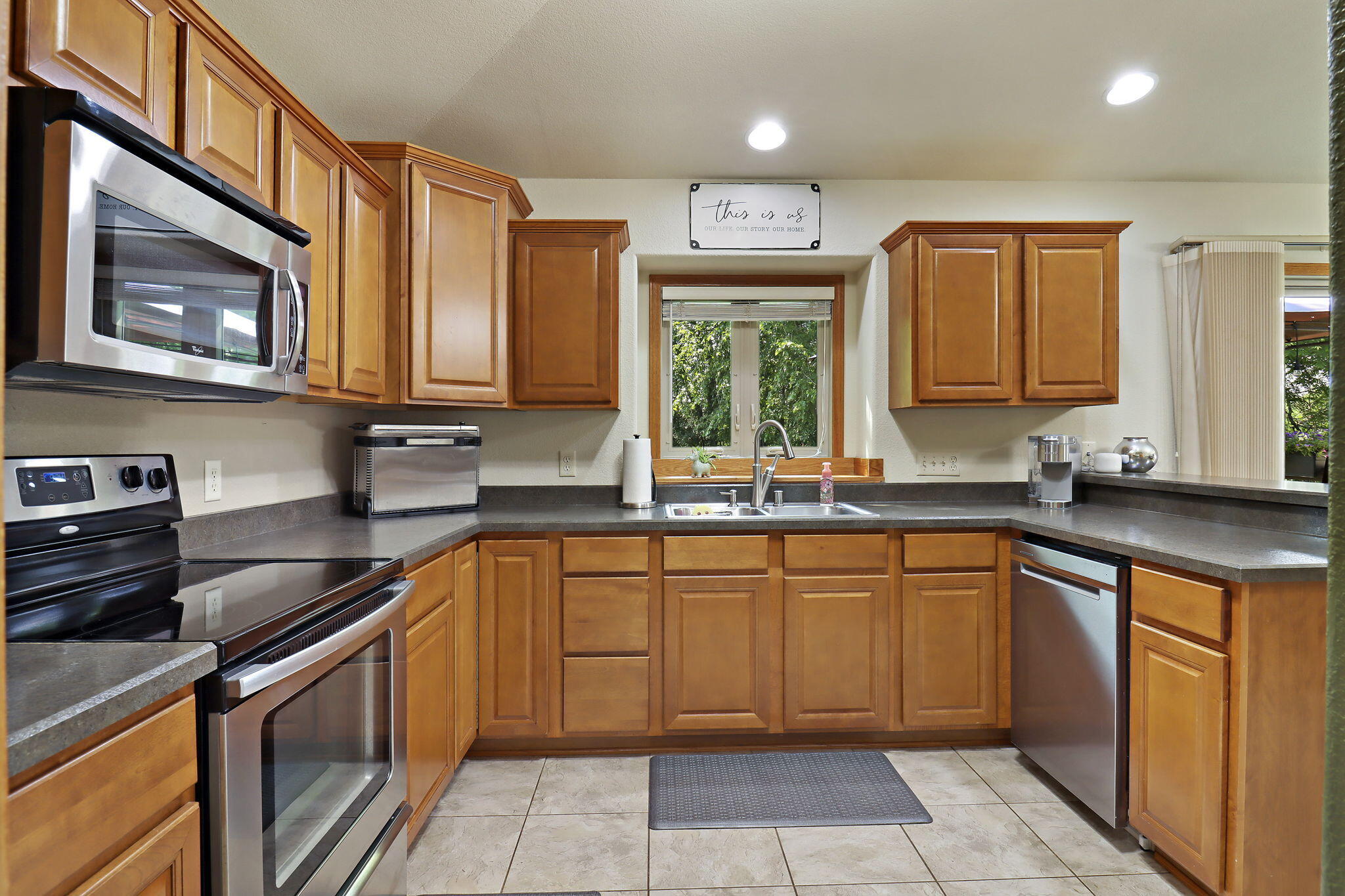 2108 Ravenswood Rd