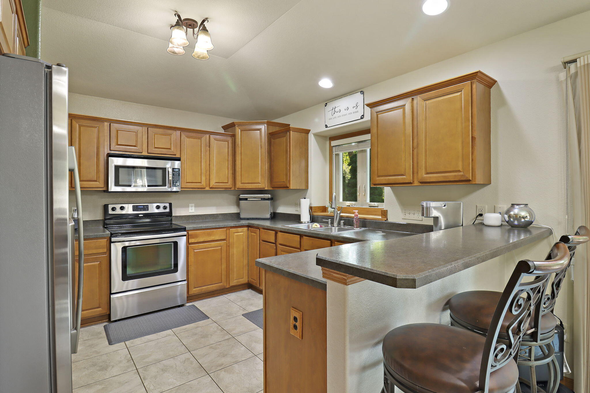 2108 Ravenswood Rd