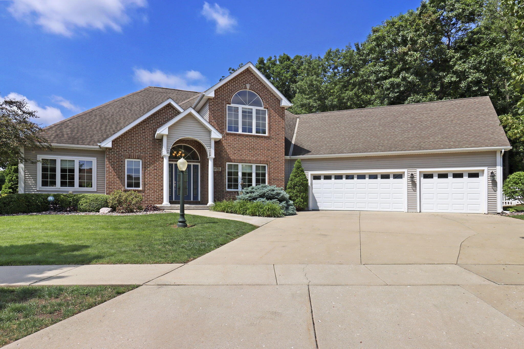 2089 Stonegate Rd, Burlington