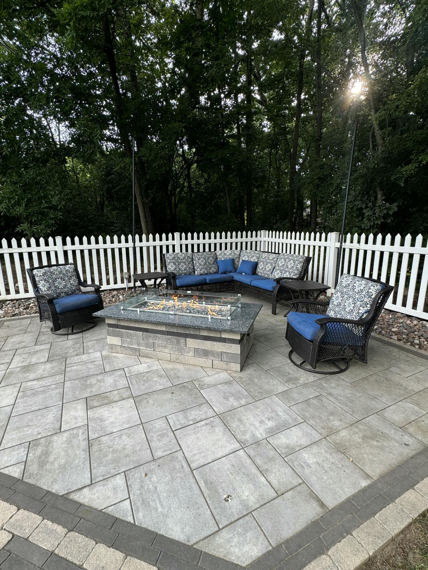 2089 Stonegate Rd, Burlington