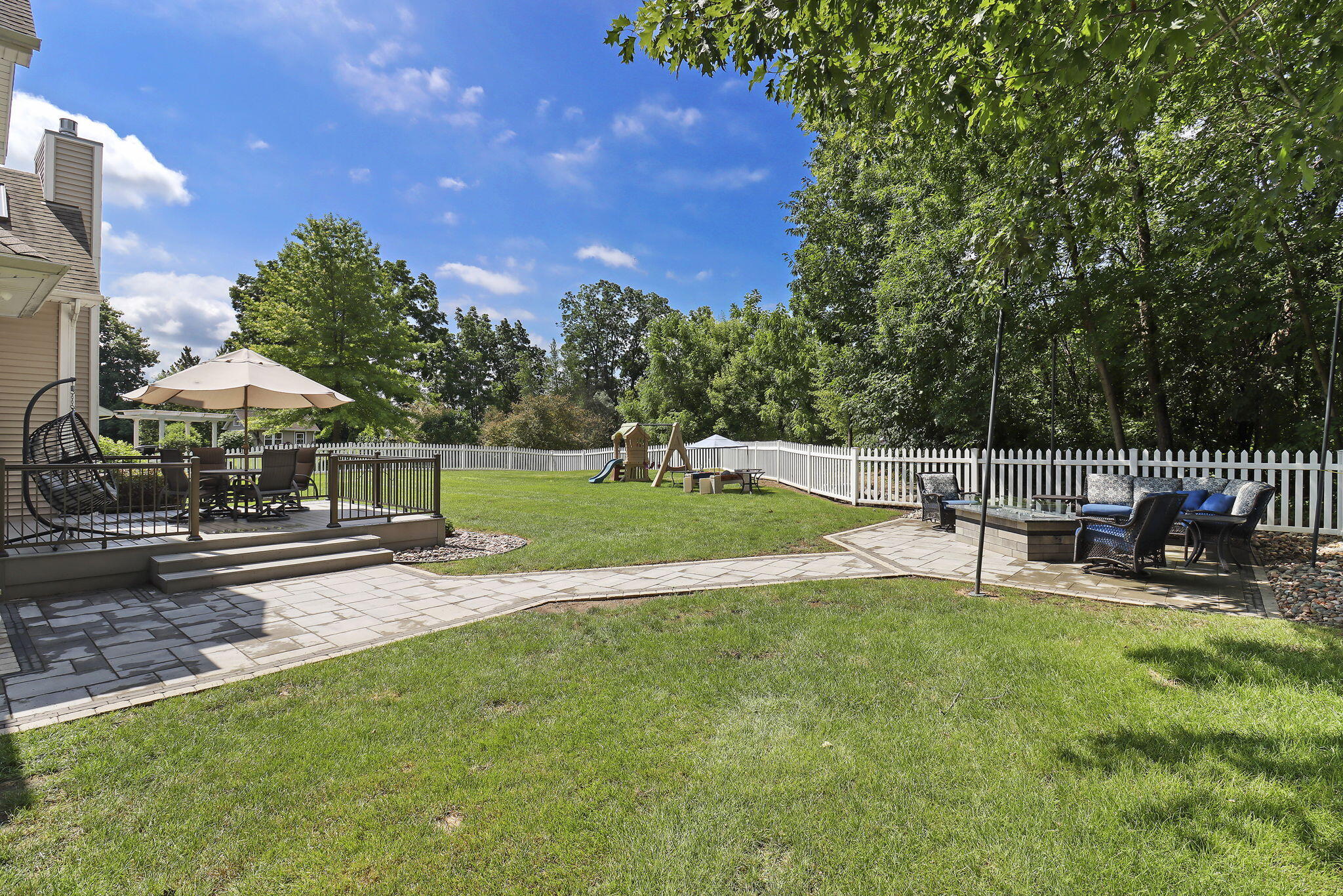 2089 Stonegate Rd, Burlington