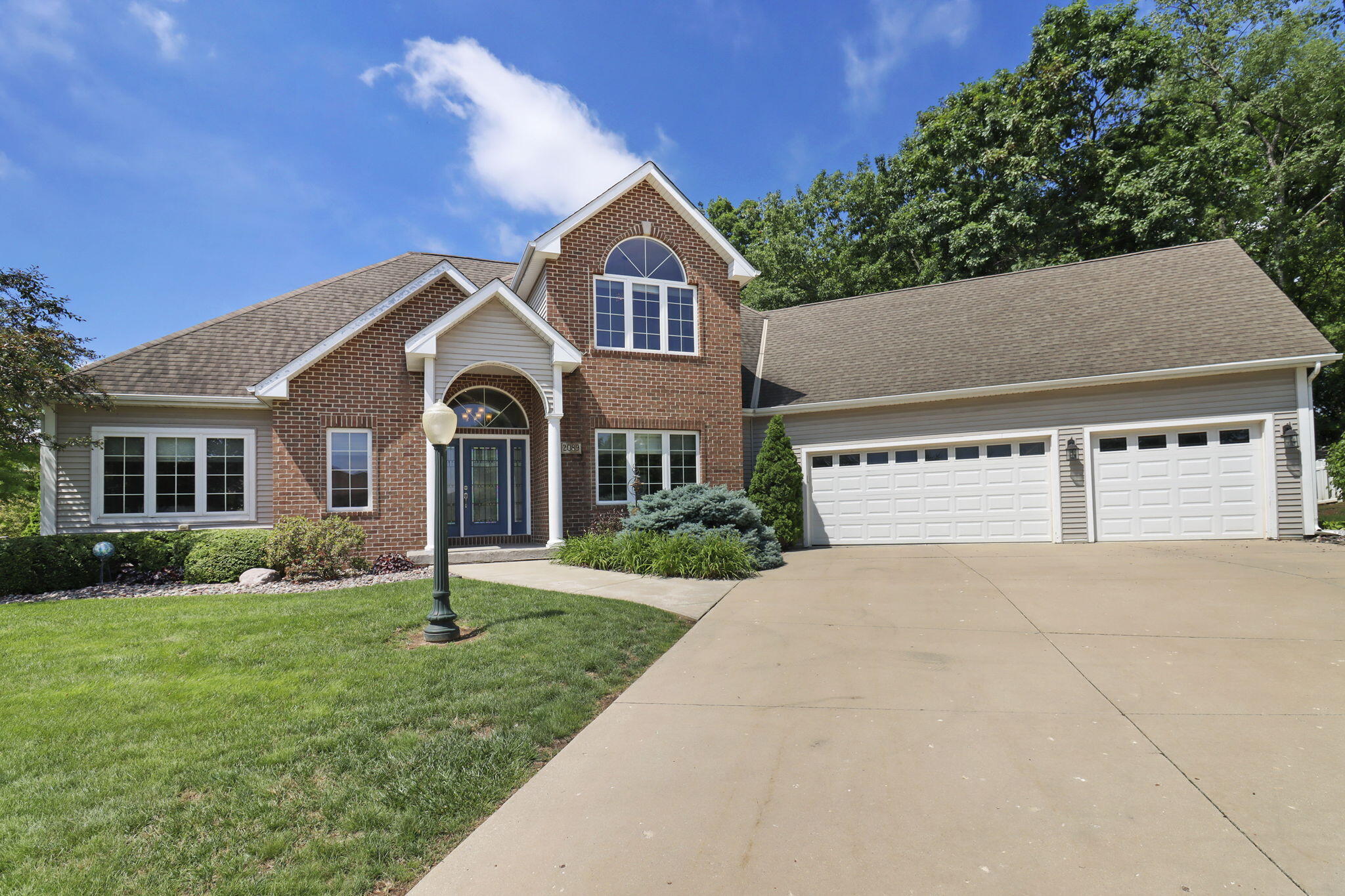2089 Stonegate Rd, Burlington