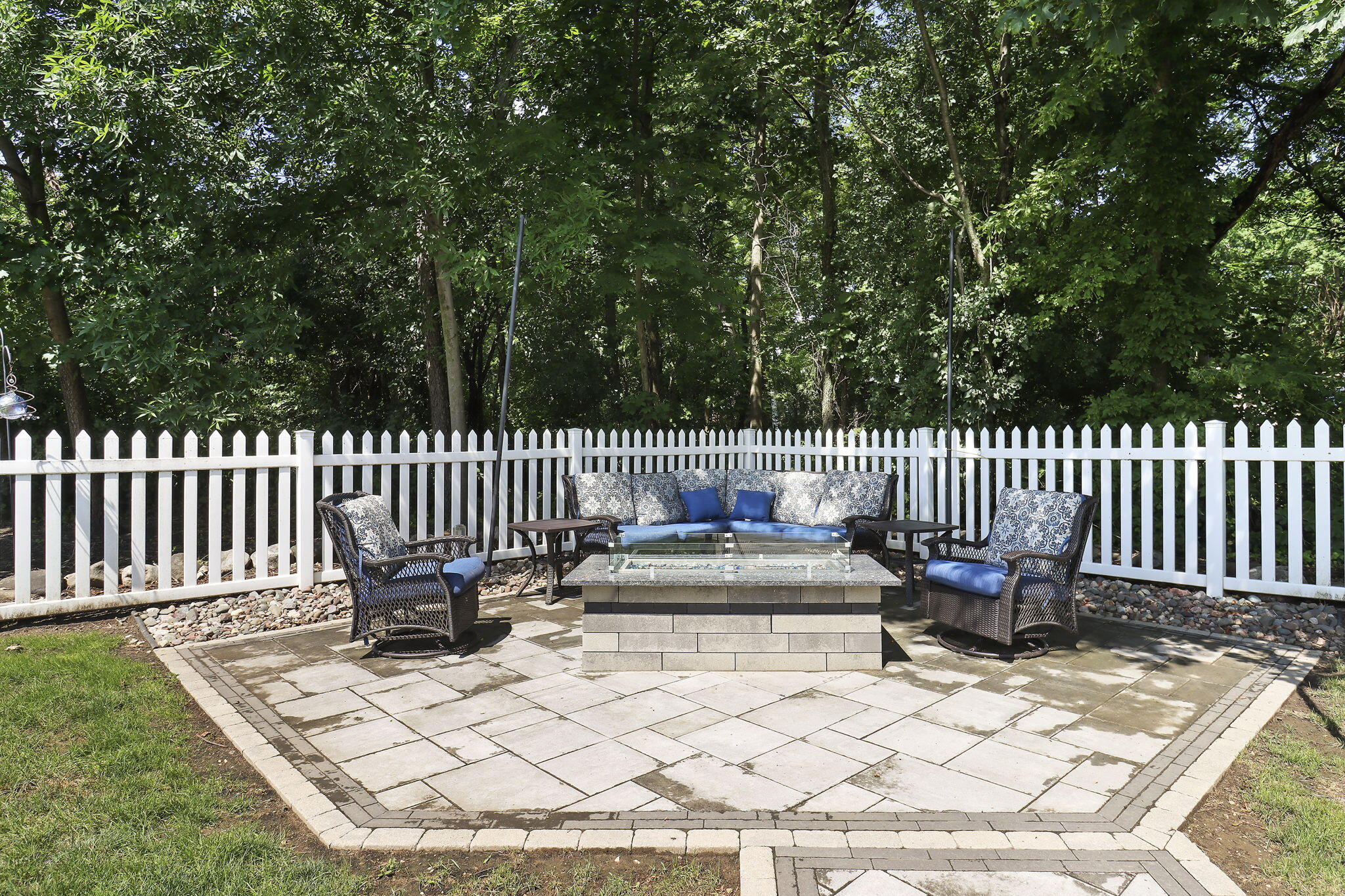 2089 Stonegate Rd, Burlington
