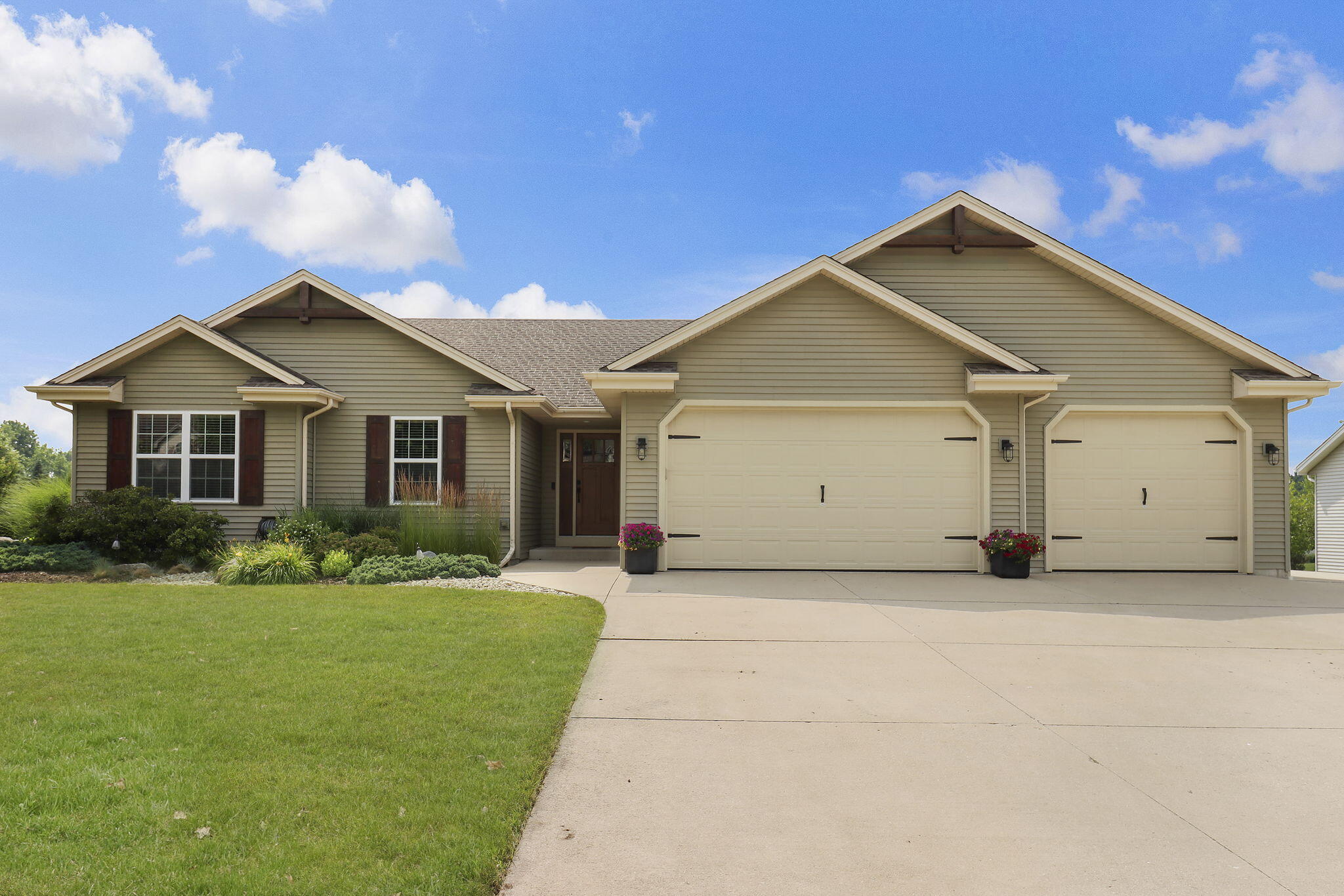 844 Prairie View Dr, Rochester