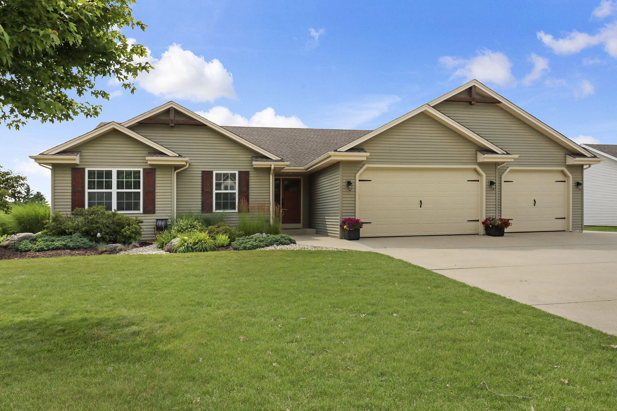 844 Prairie View Dr, Rochester