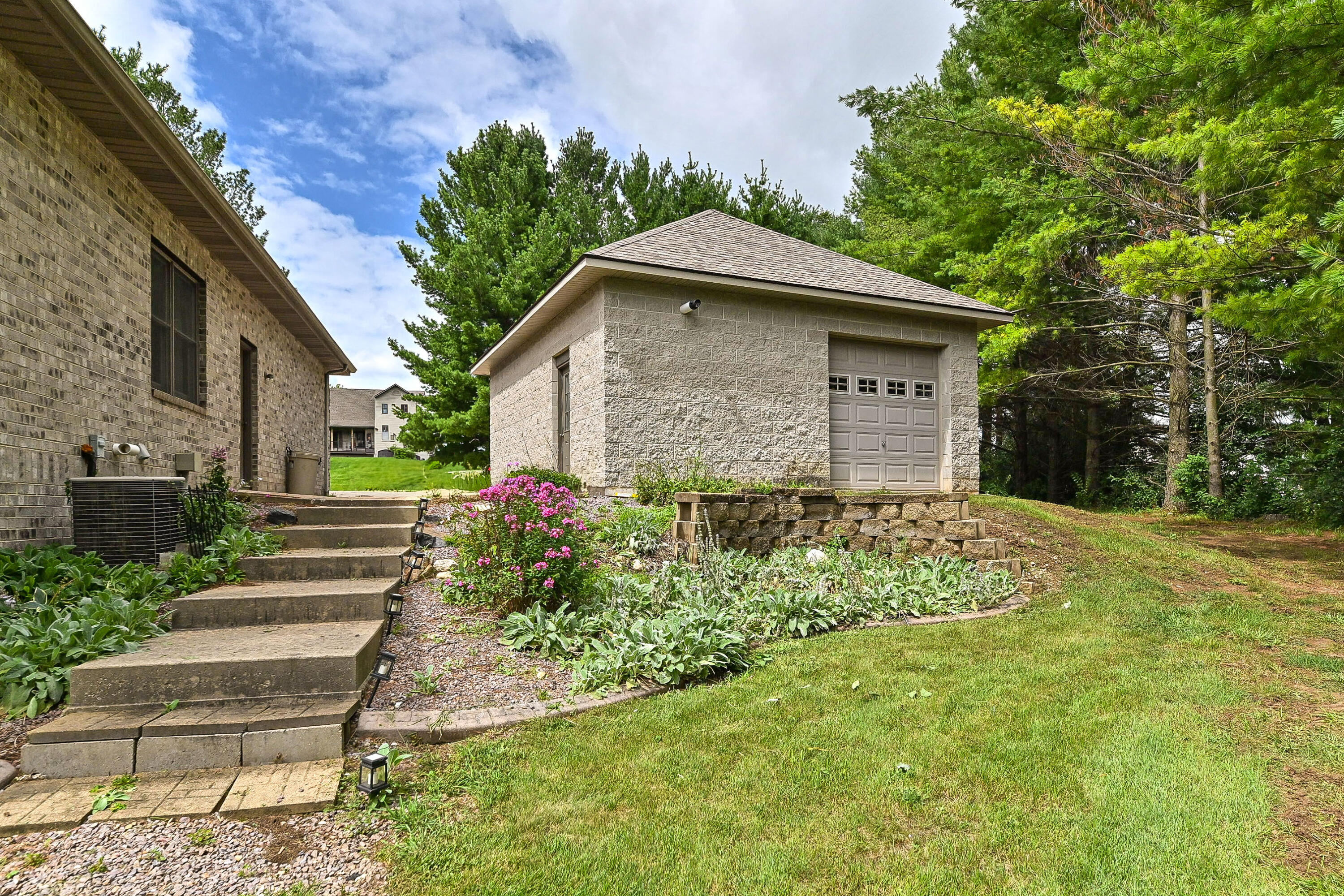 W2539 Indian Head Ln, Lafayette