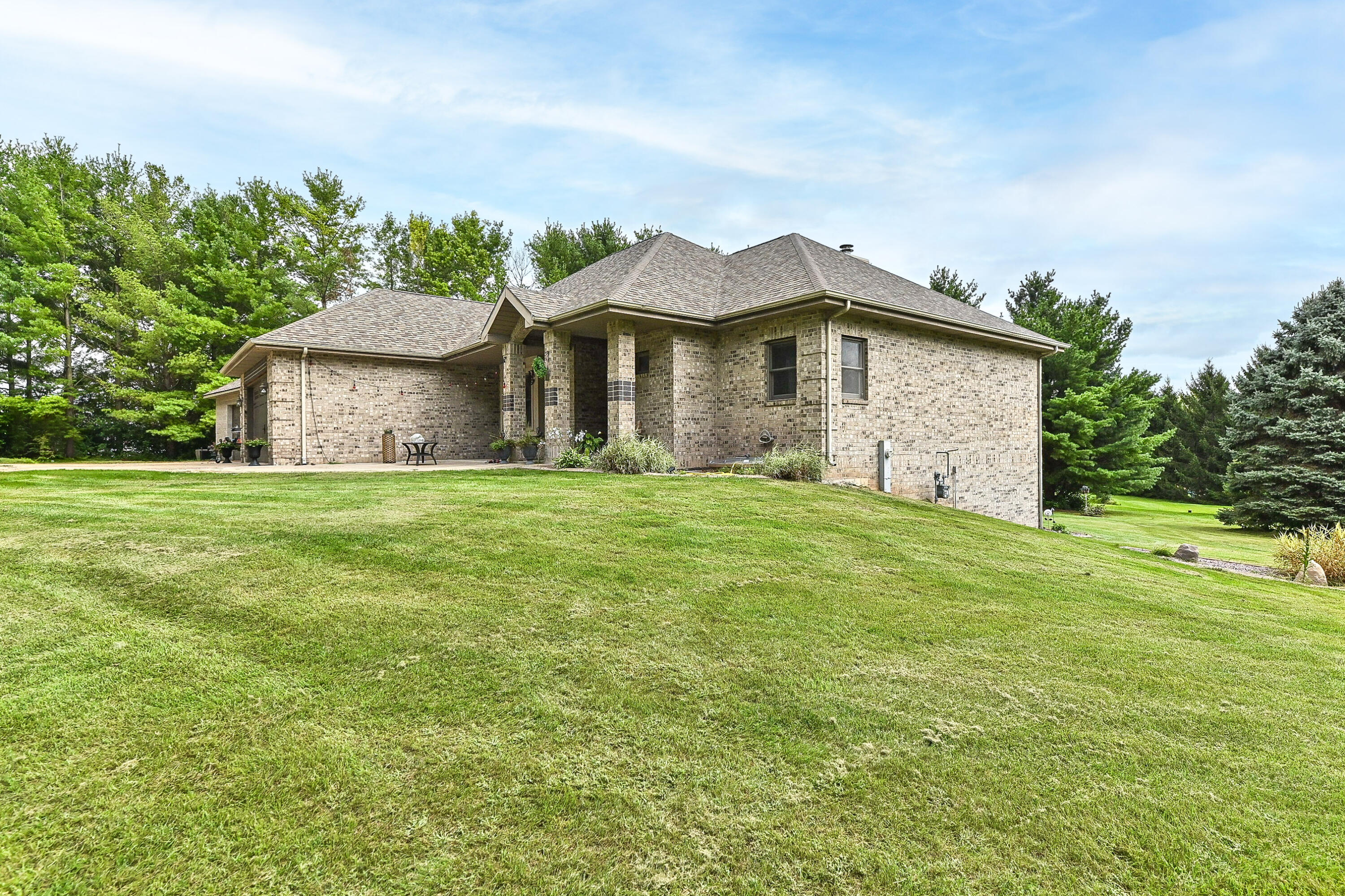 W2539 Indian Head Ln, Lafayette