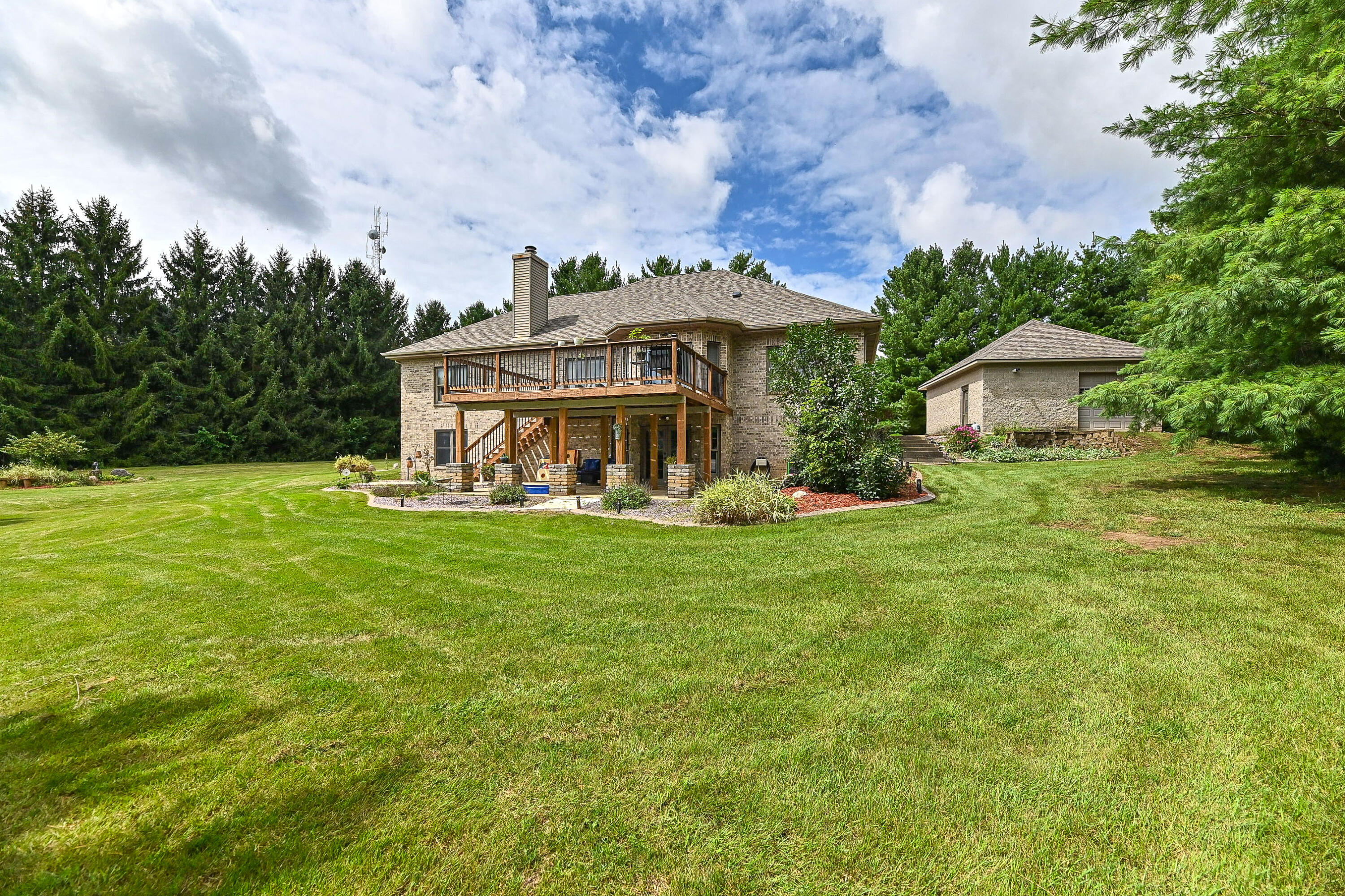 W2539 Indian Head Ln, Lafayette