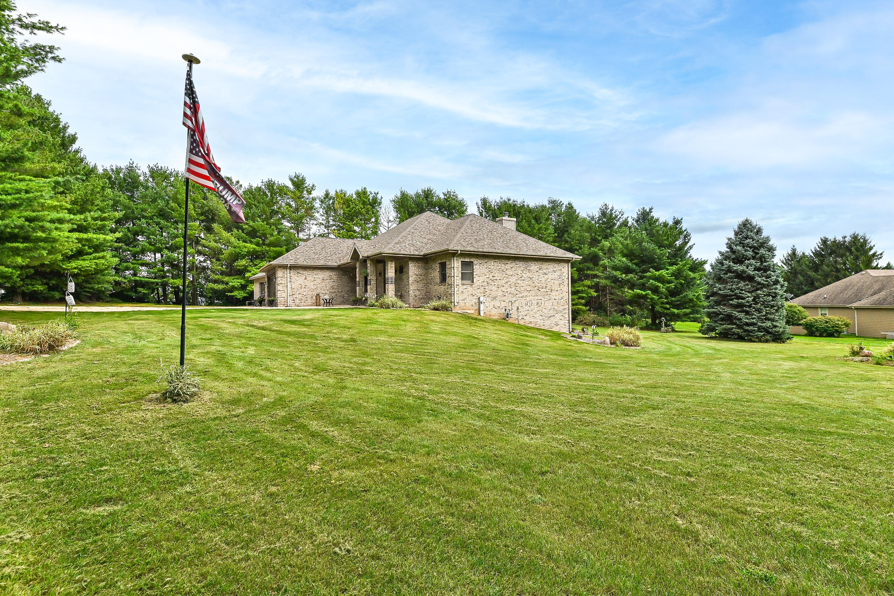 W2539 Indian Head Ln, Lafayette