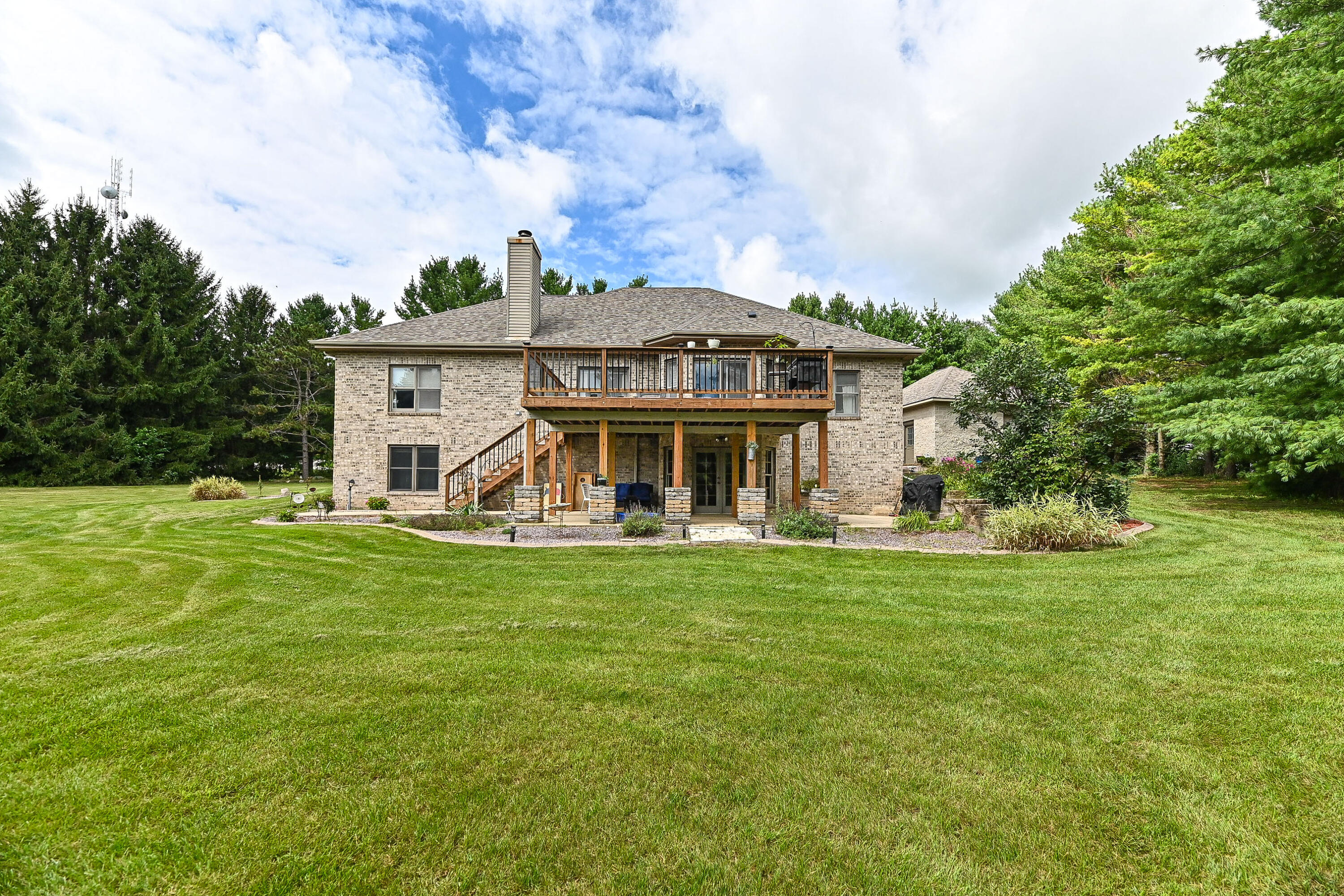 W2539 Indian Head Ln, Lafayette