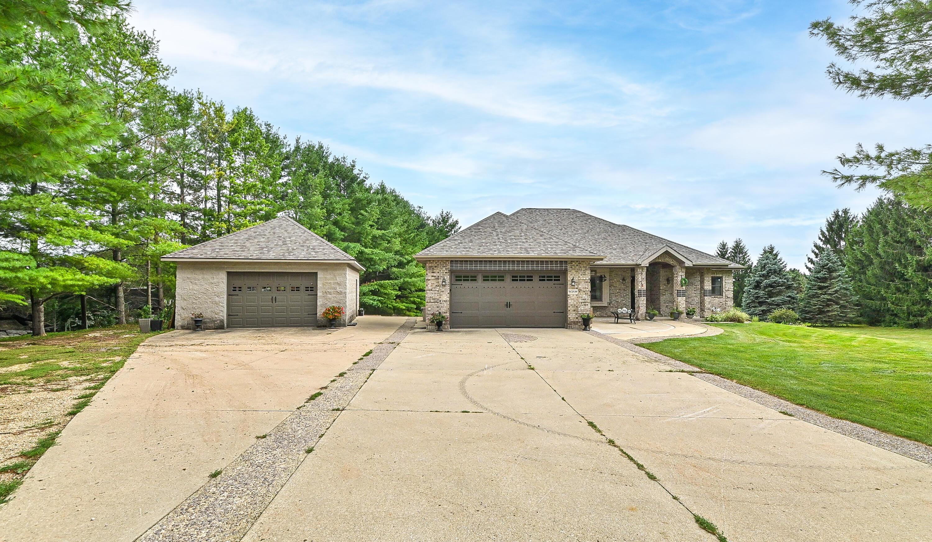 W2539 Indian Head Ln, Lafayette