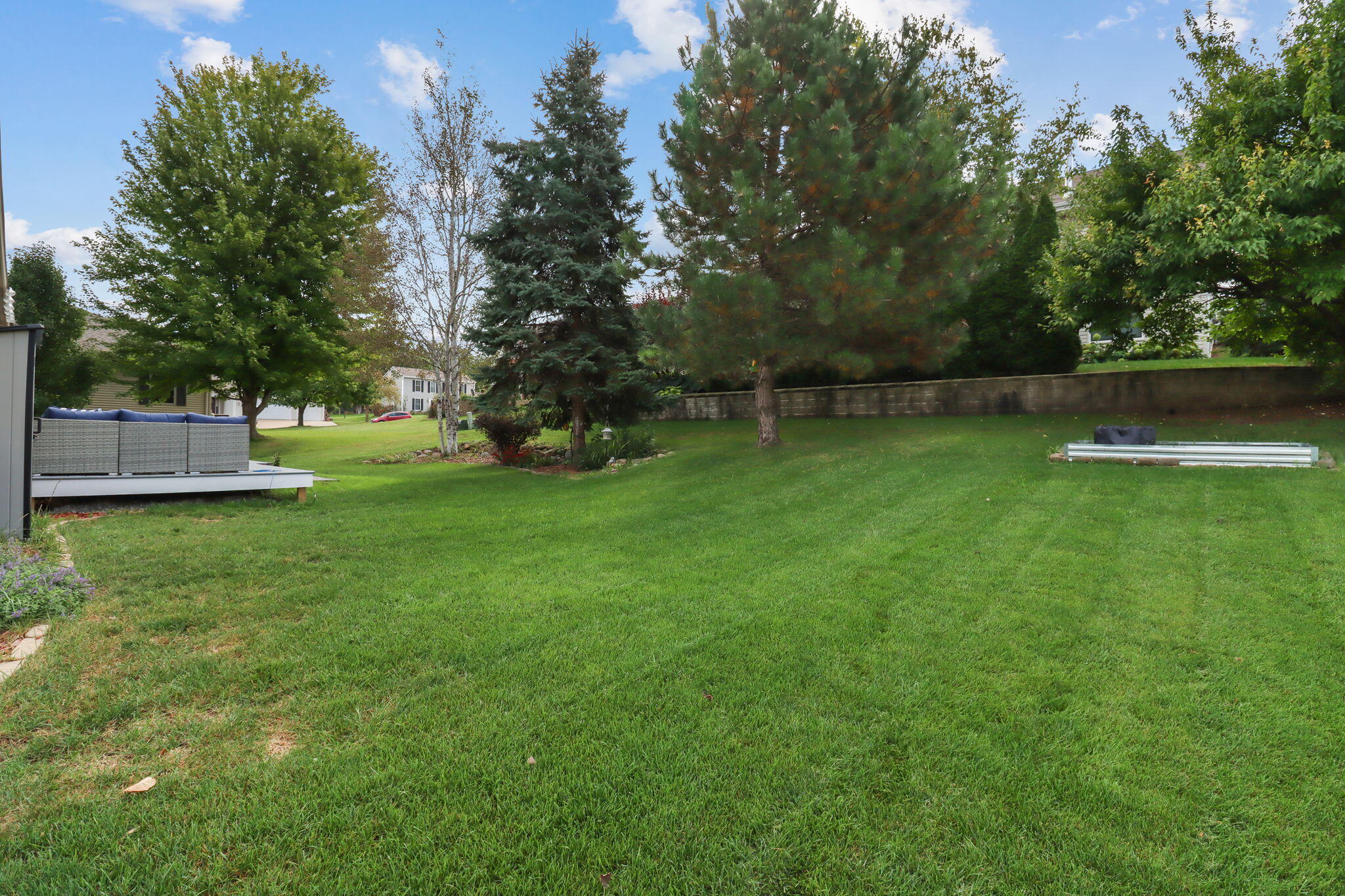 433 S Creek Dr, Elkhorn