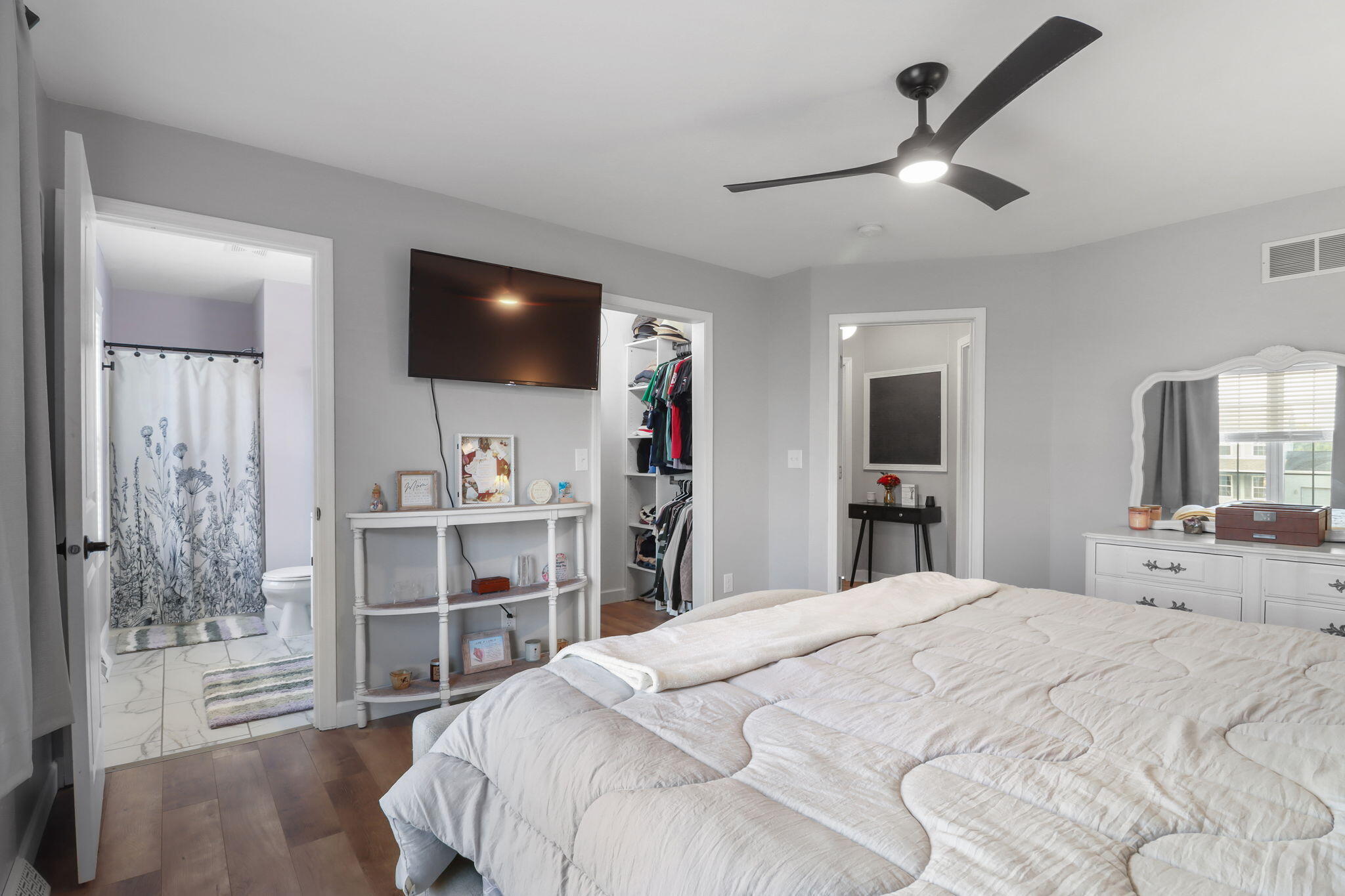 433 S Creek Dr, Elkhorn