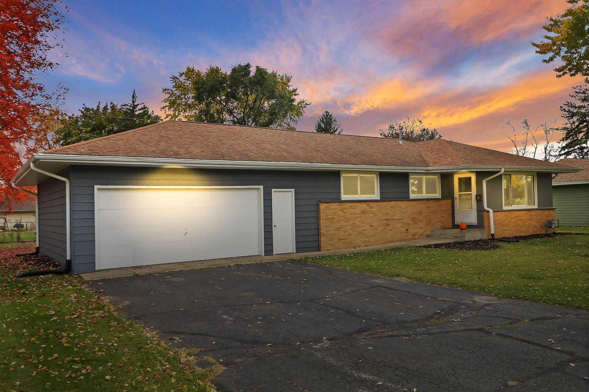401 Roberts Dr, Mukwonago