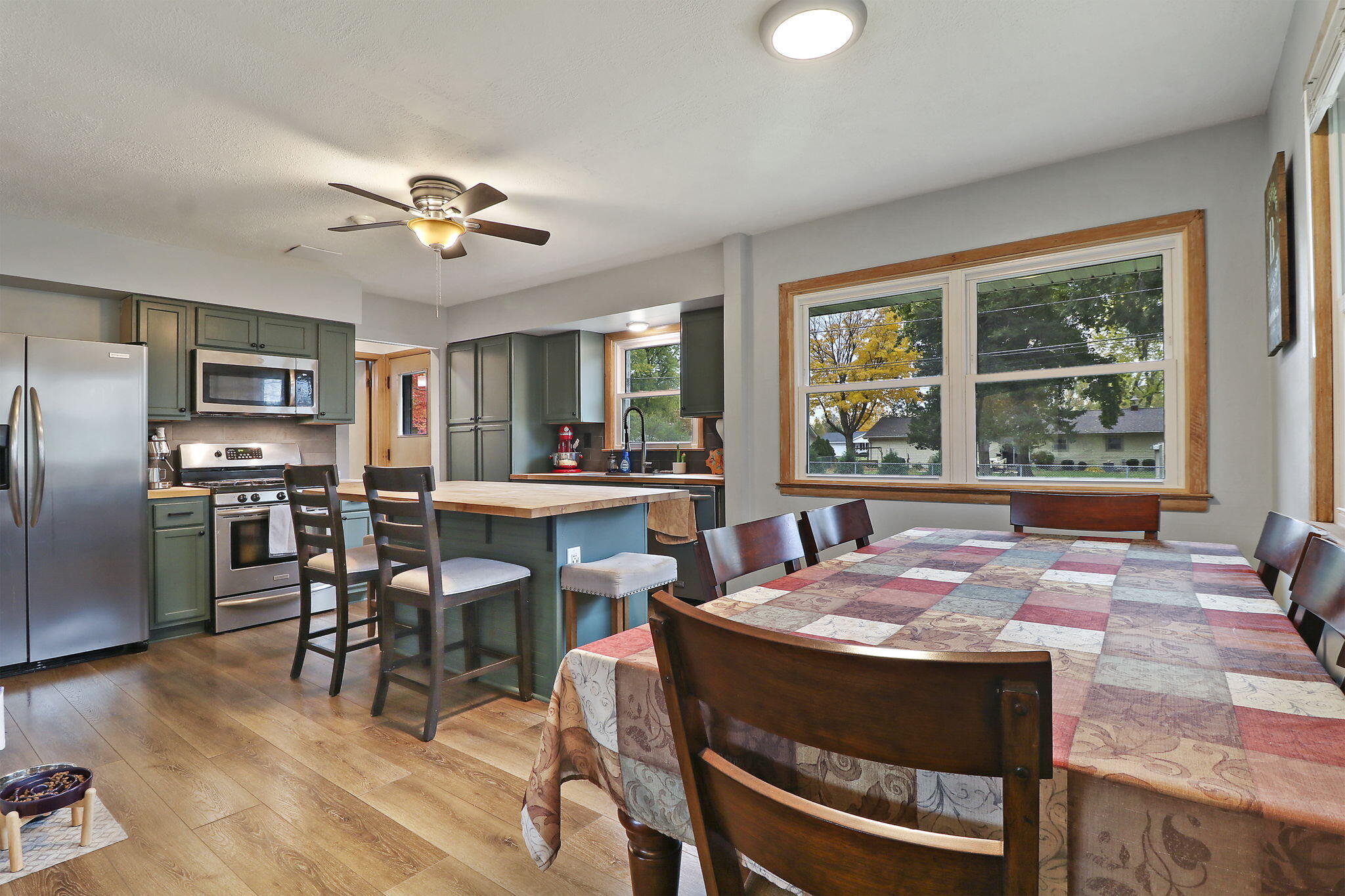 401 Roberts Dr, Mukwonago