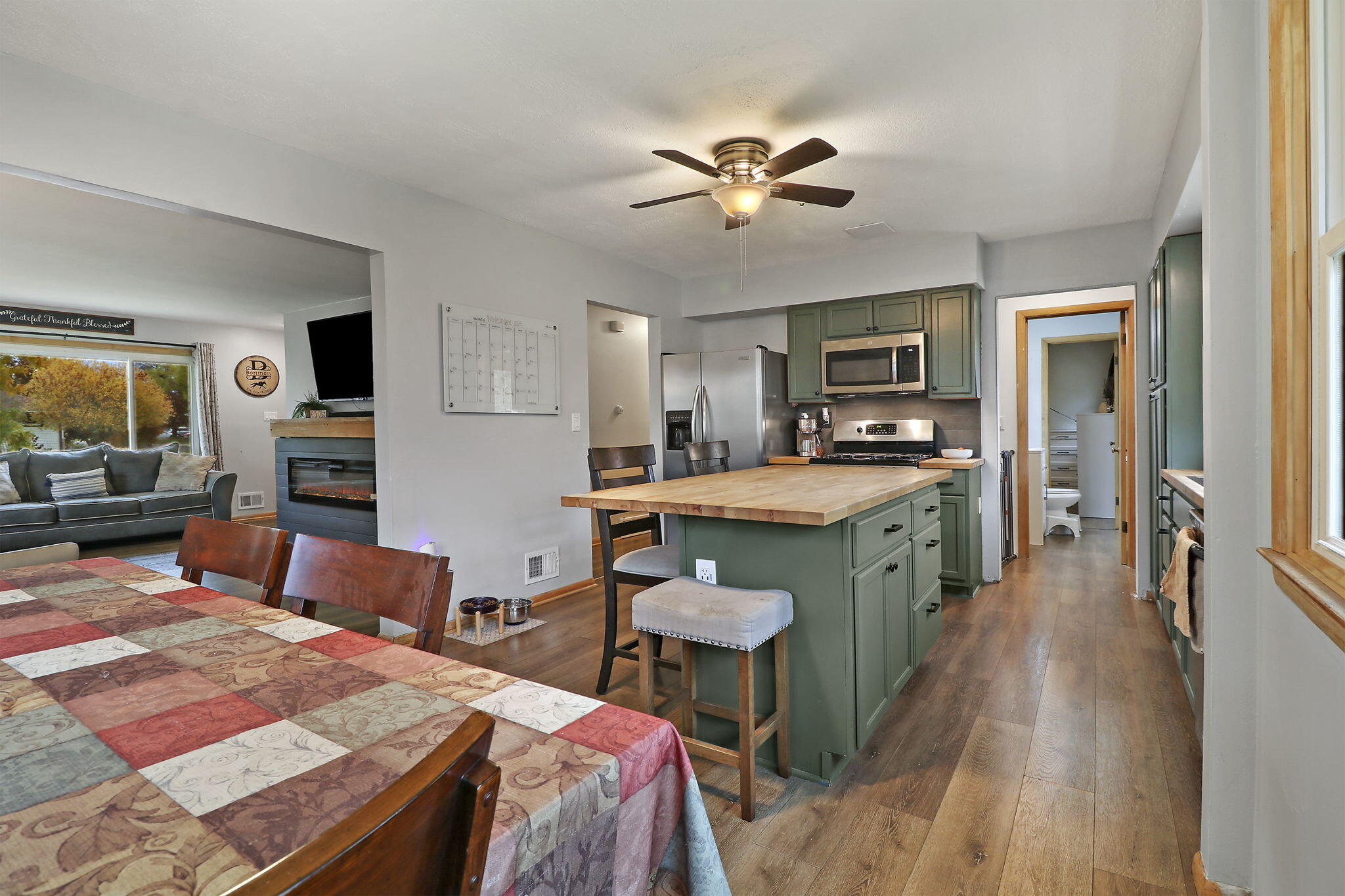 401 Roberts Dr, Mukwonago