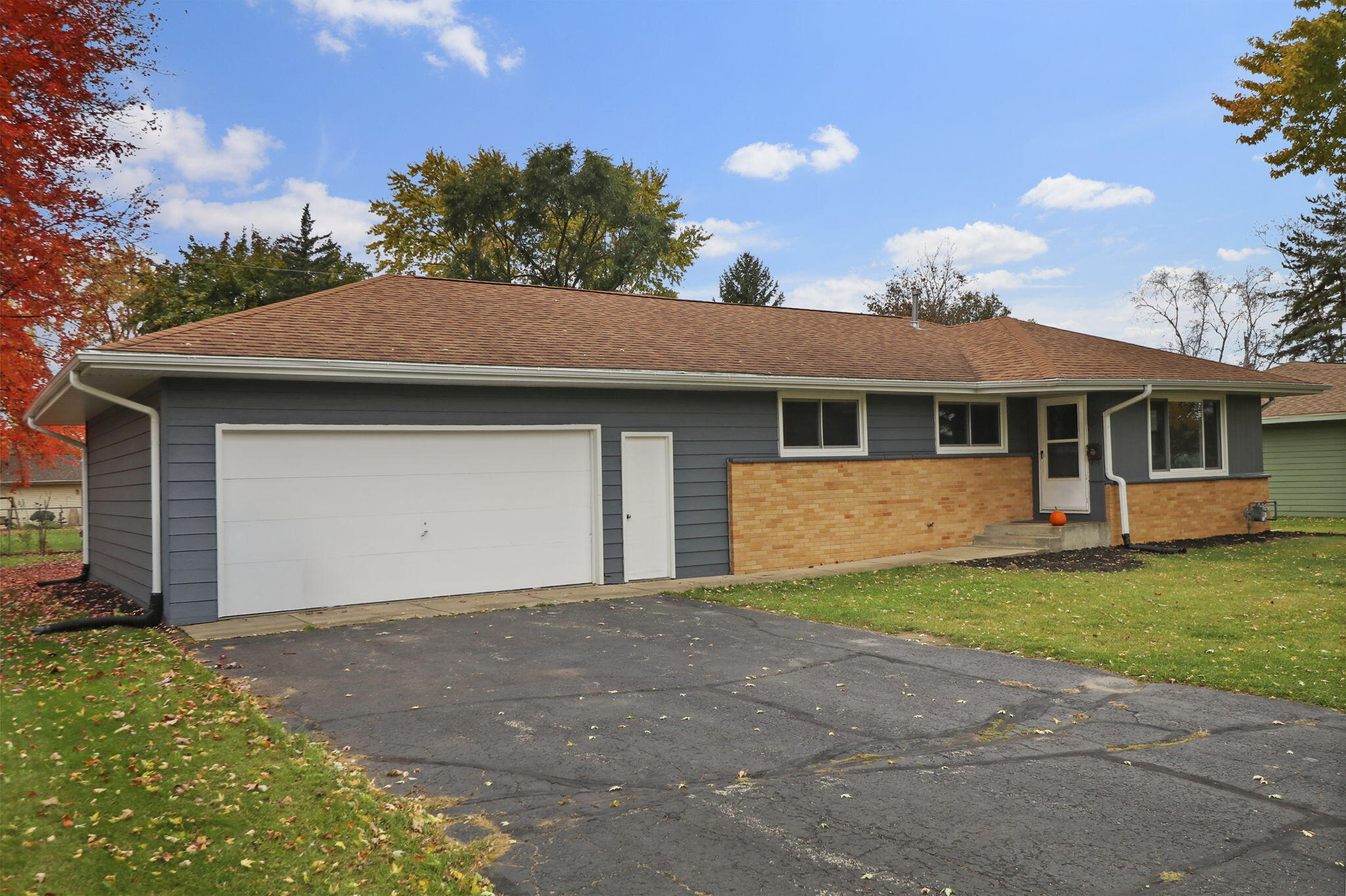 401 Roberts Dr, Mukwonago
