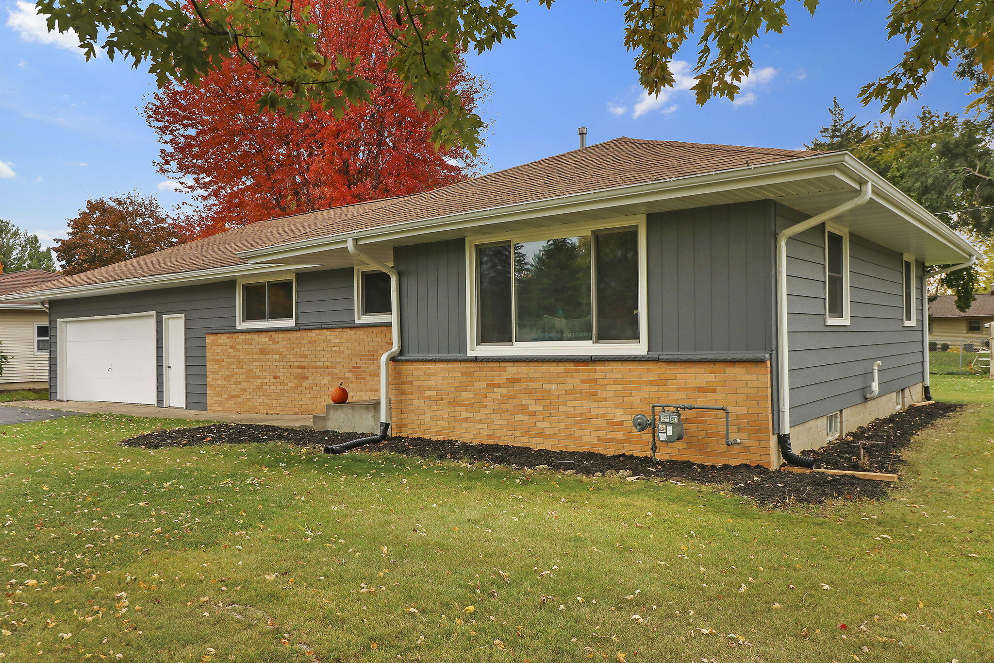 401 Roberts Dr, Mukwonago