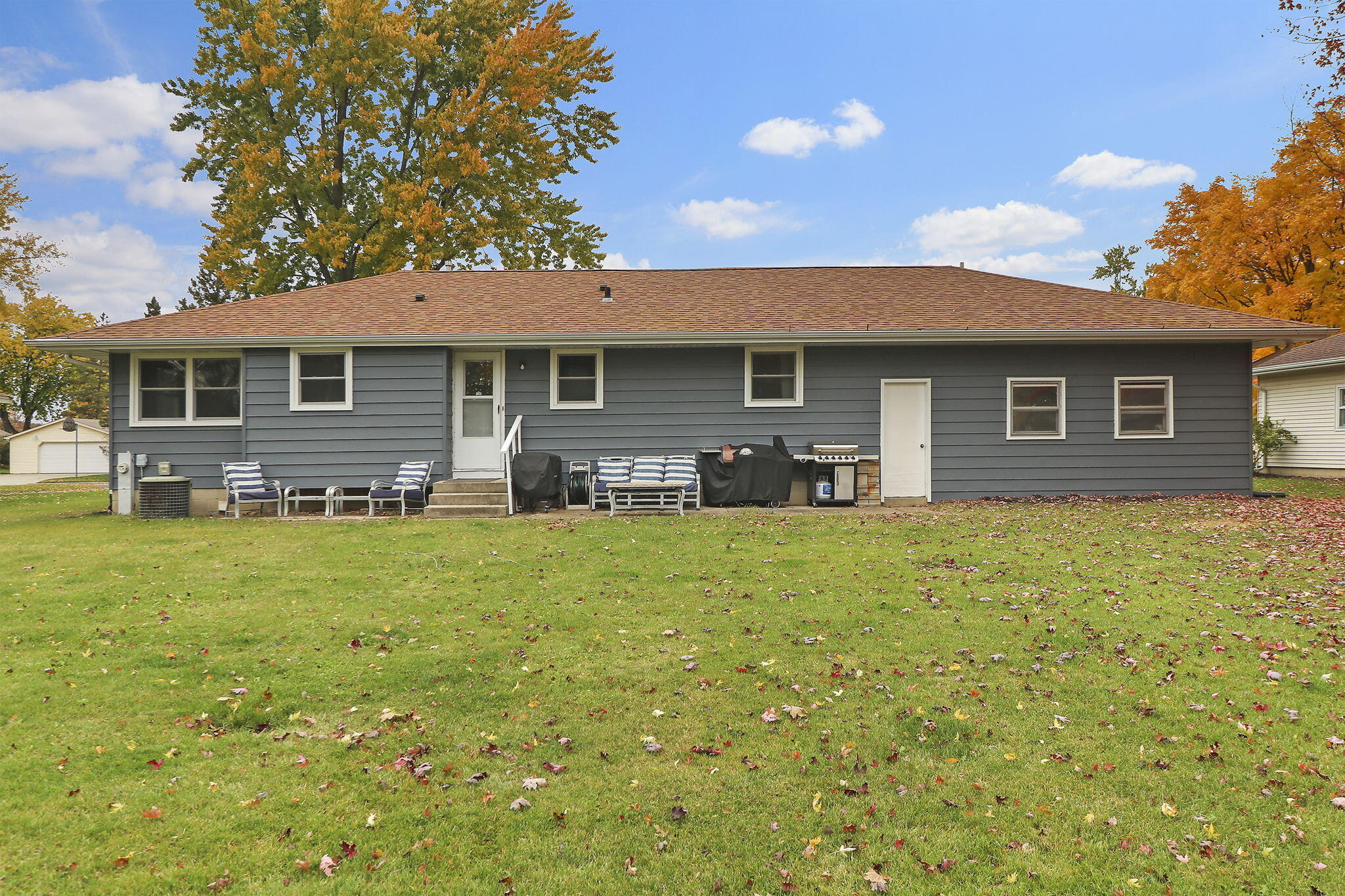 401 Roberts Dr, Mukwonago