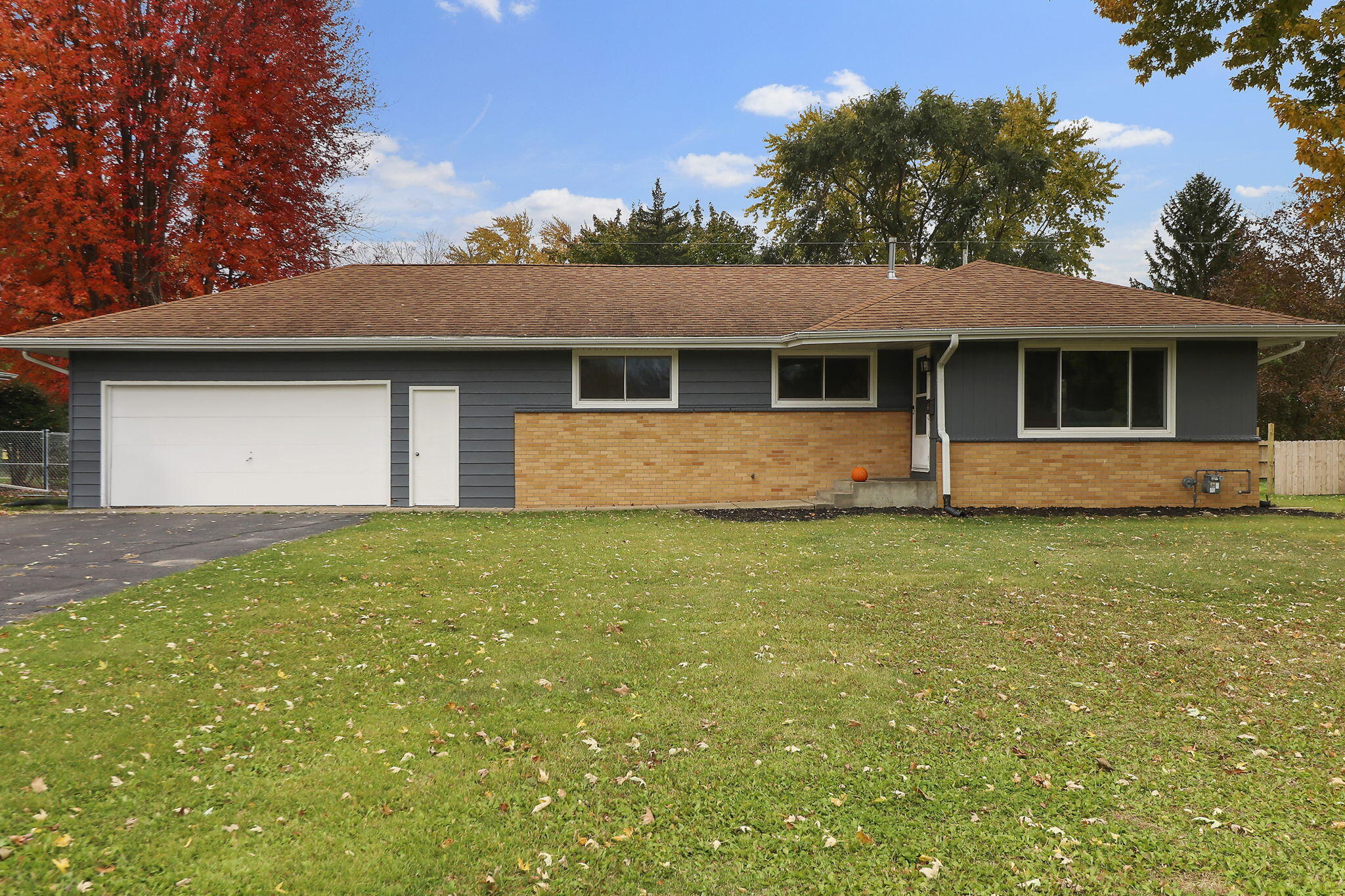 401 Roberts Dr, Mukwonago