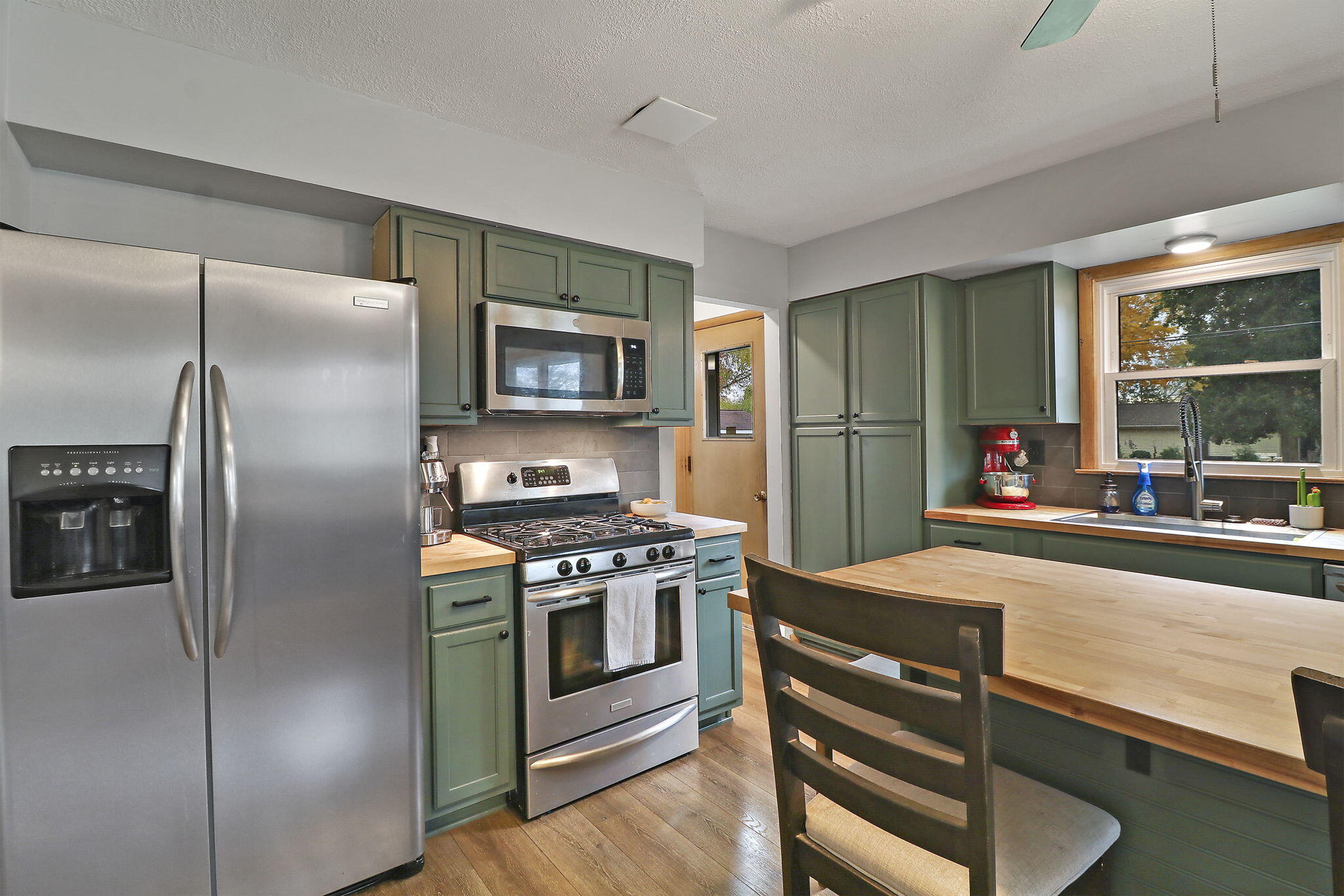 401 Roberts Dr, Mukwonago