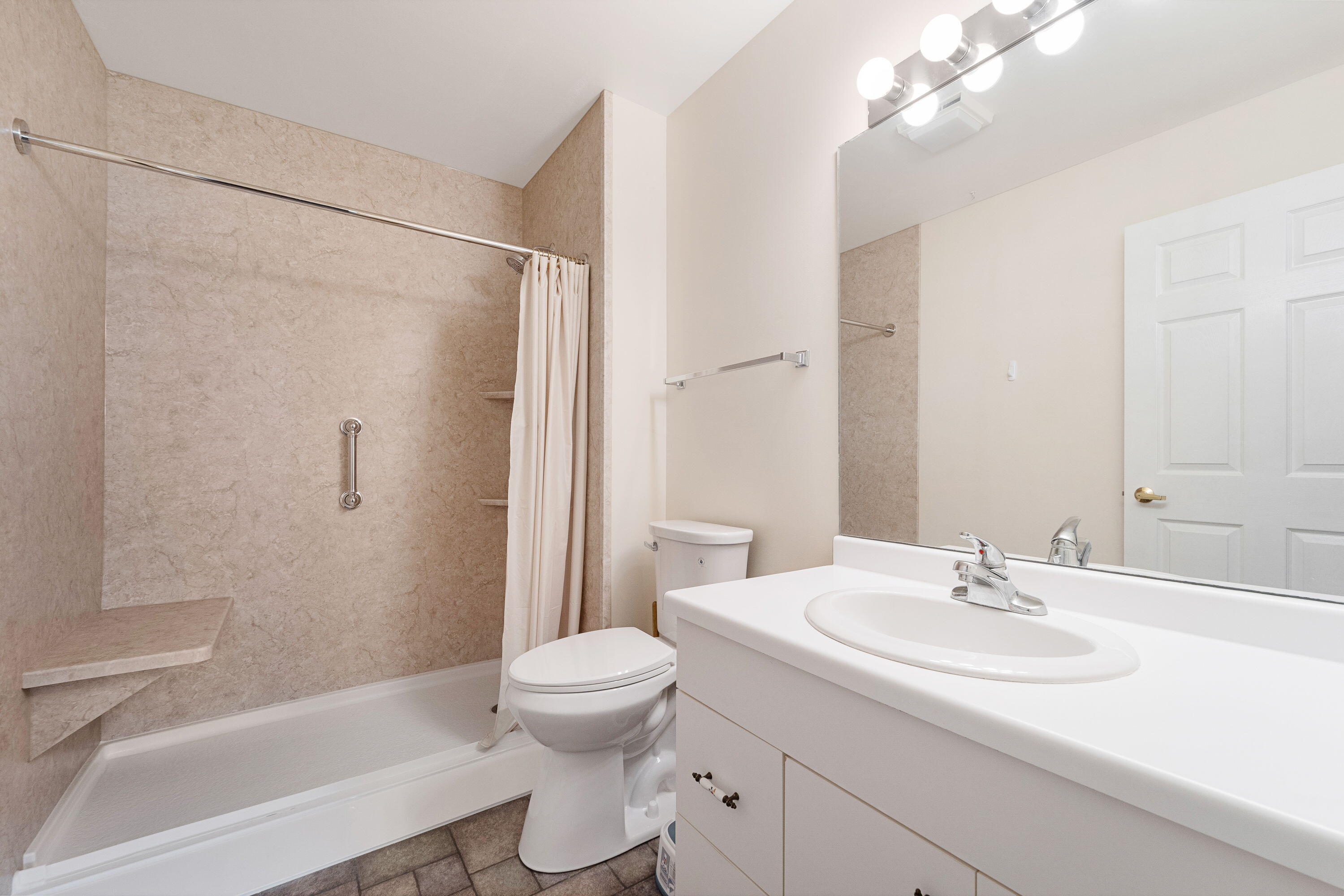 407 E 3rd Ave, 2, Elkhorn