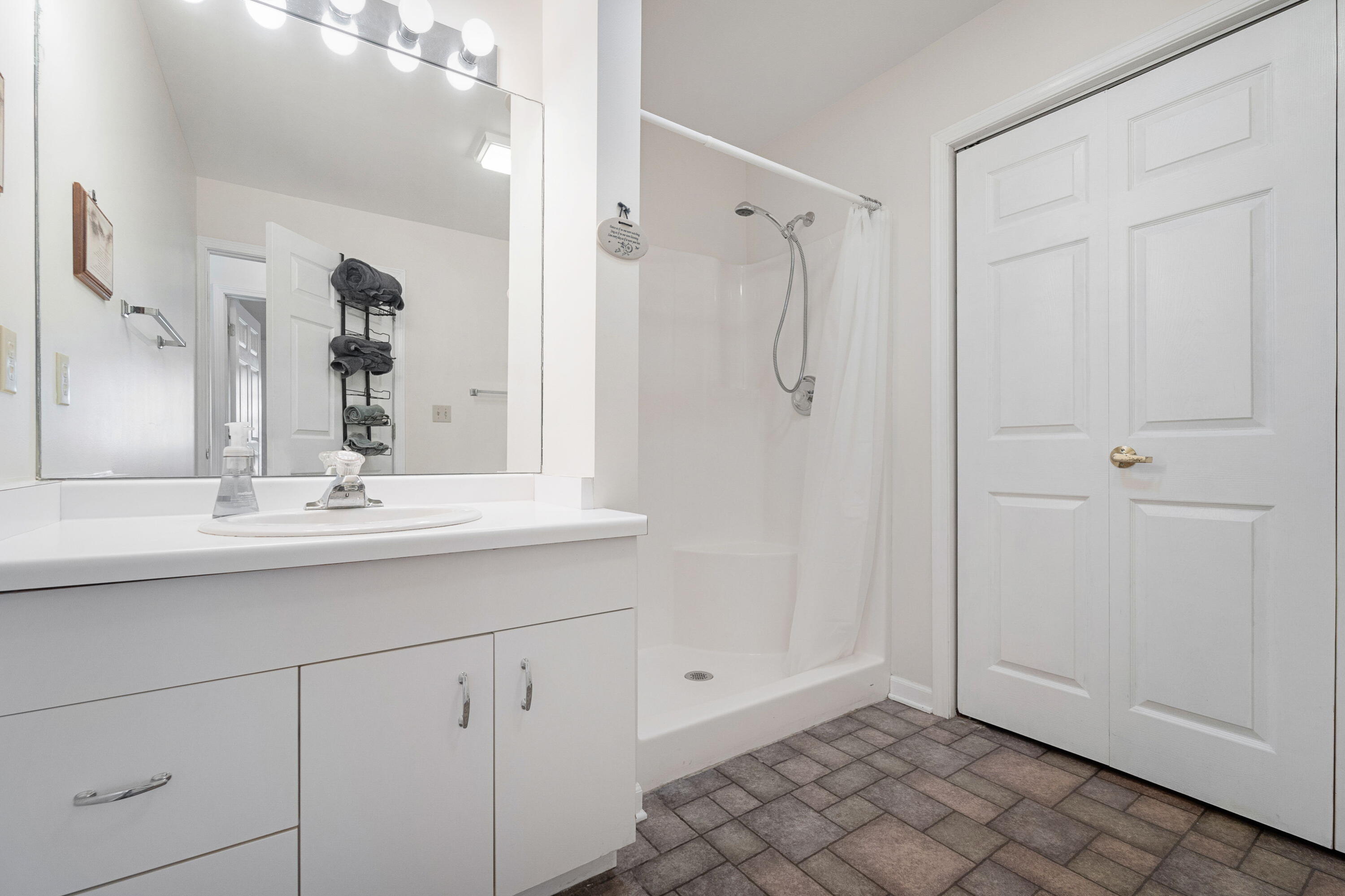 407 E 3rd Ave, 2, Elkhorn