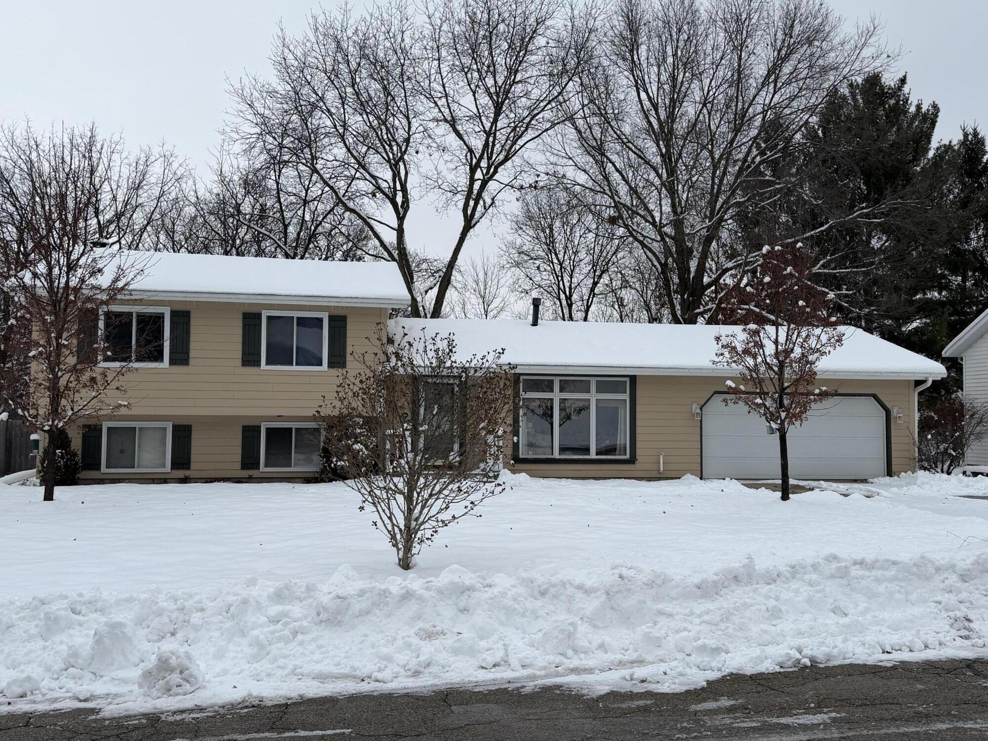 624 Lewis St, Burlington