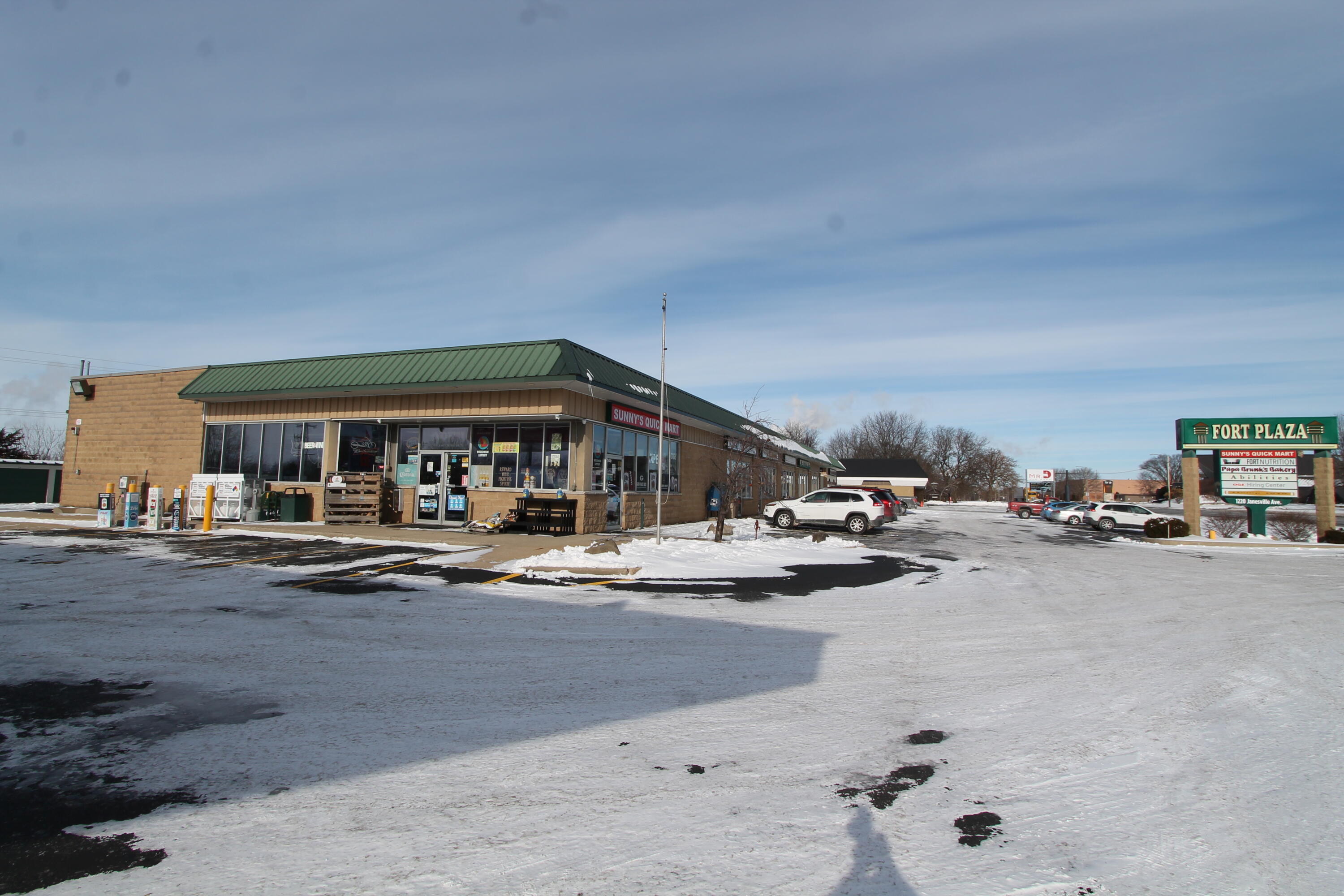 1220 Janesville Ave, 400-600, Fort Atkinson